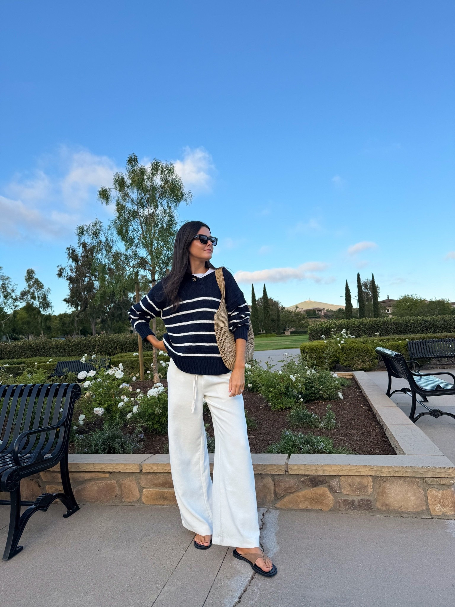 I am 5’7” wearing size small/2 in the pants and small in the tshirt and sweater!