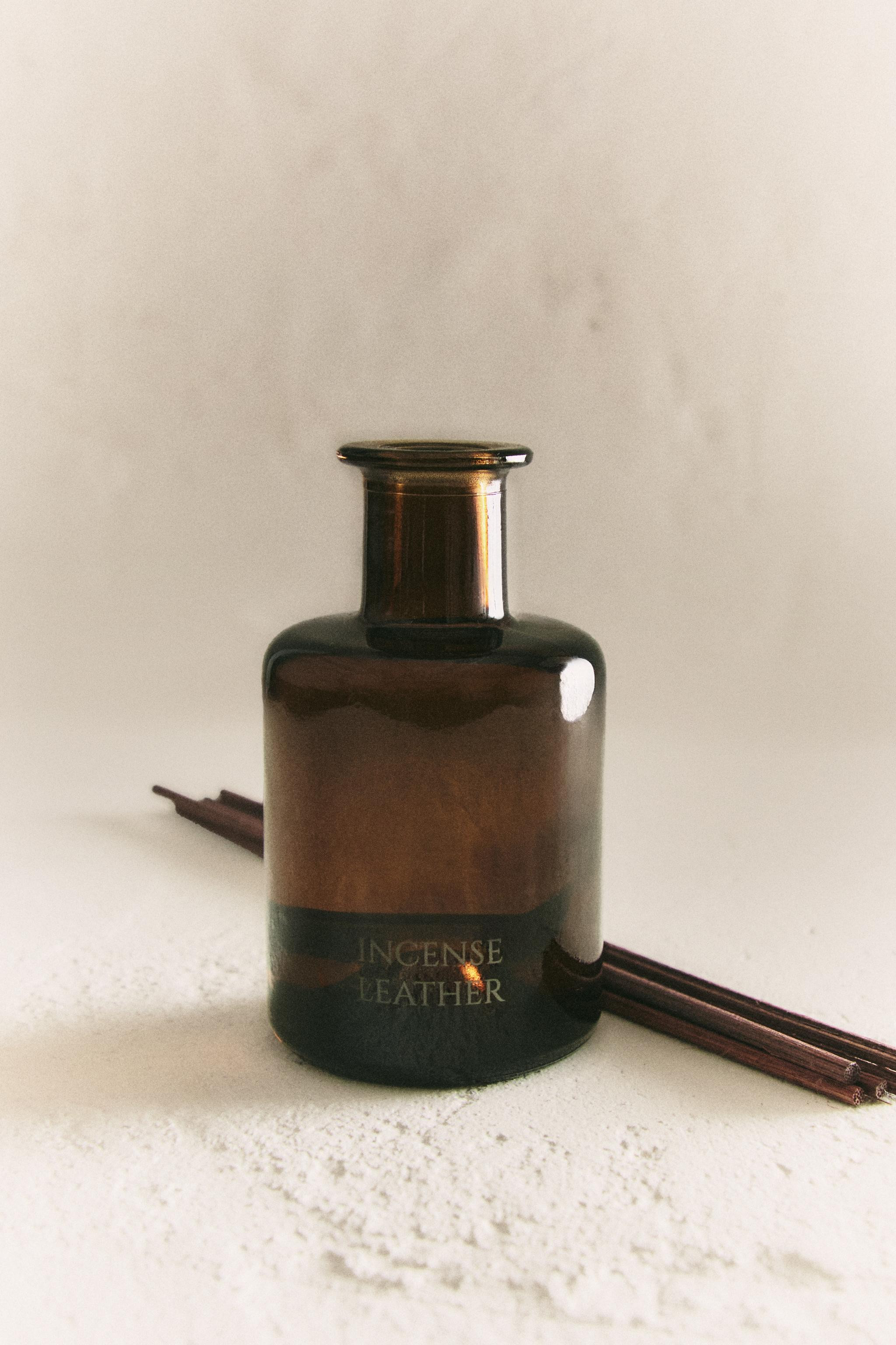 (95 ML) INCENSE LEATHER REED DIFFUSERS | Zara UK