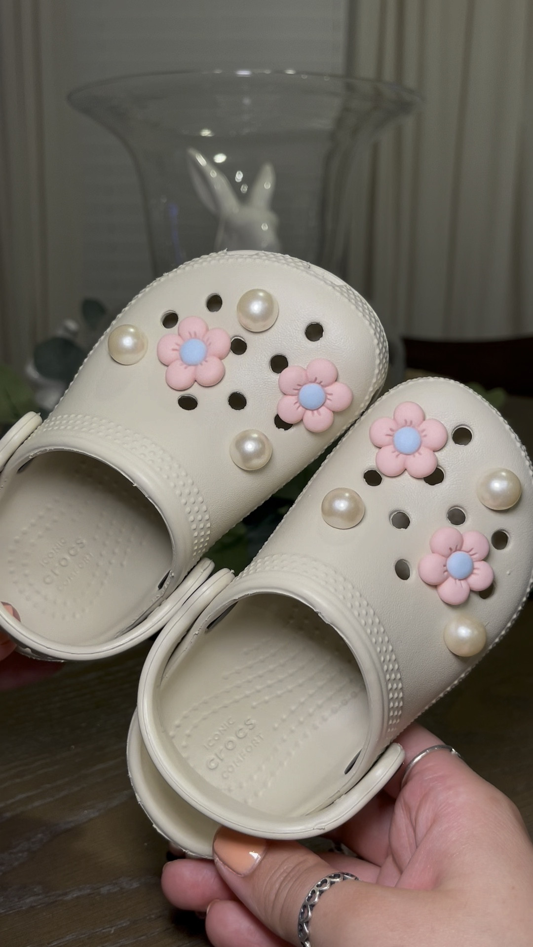 Neutral Crocs for toddlers with Amazon jibits🤍 perfect for spring 🌷

#LTKVideo #LTKfamily #LTKkids
