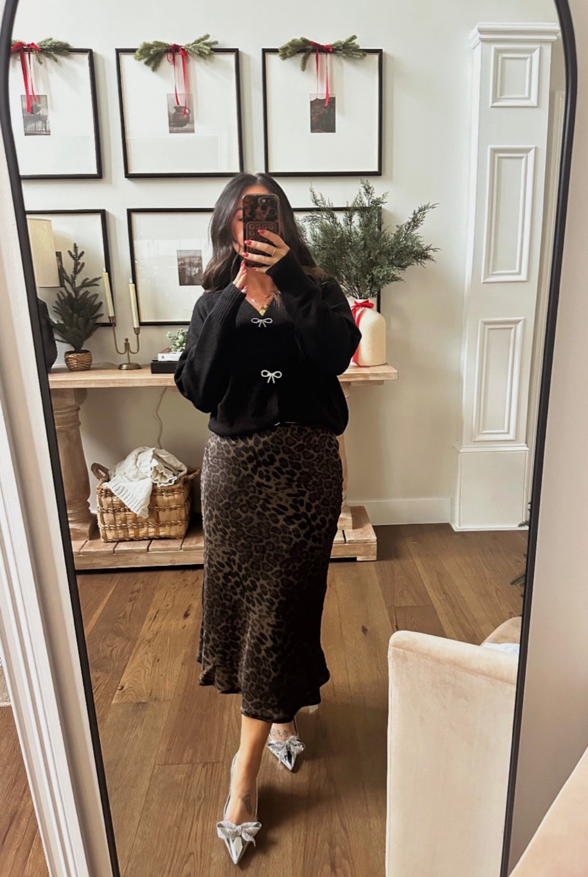 Holiday party outfit with a leopard skirt? Obsessed 😍🥂

#LTKSeasonal #LTKootd #LTKHoliday