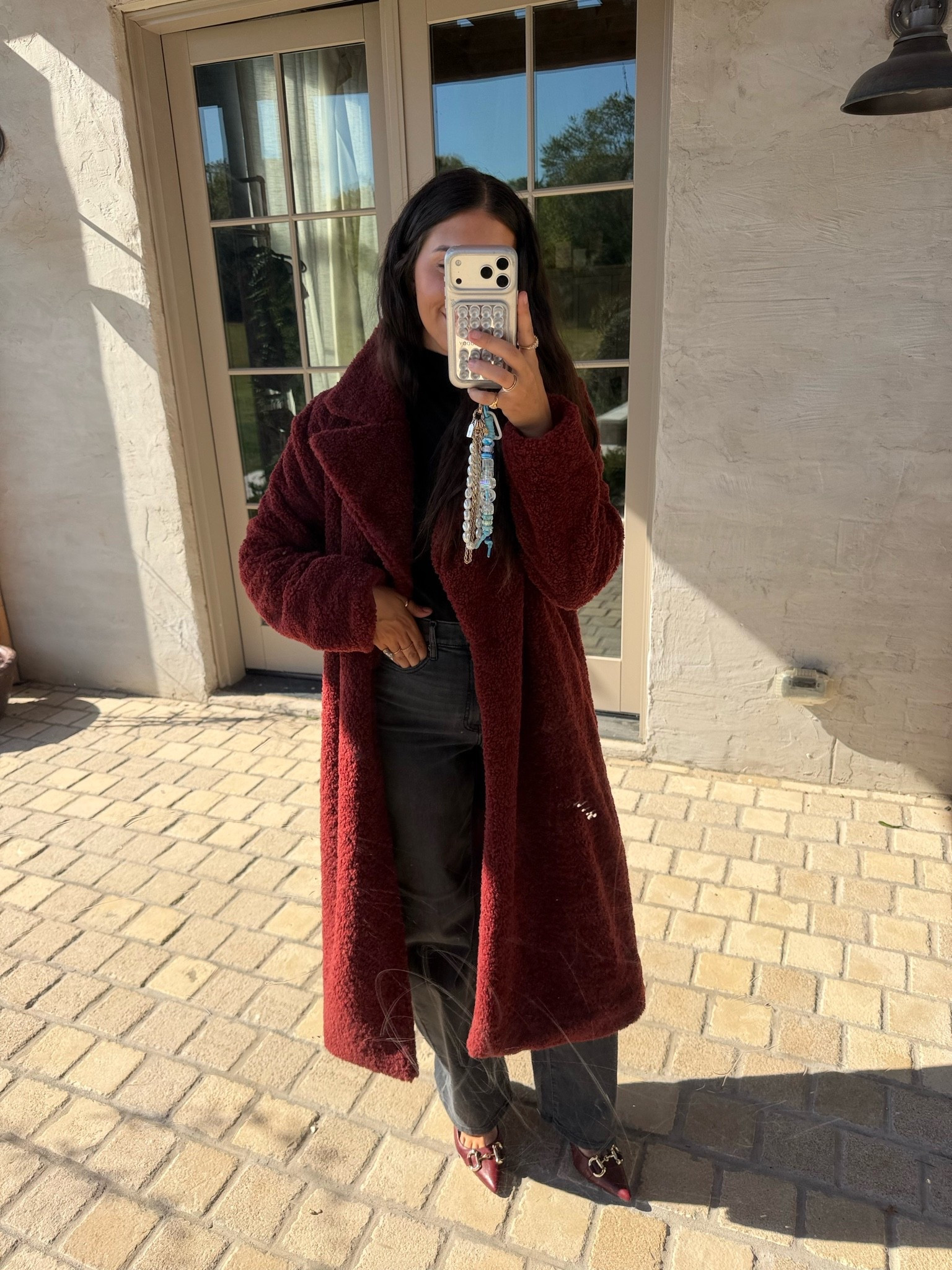 Al black look with the burgundy coat is an easyyy leek🖤

Top: small
Jeans: 27 
Coat: medium

Dressupbuttercup.com #dressupbuttercup #dederaad