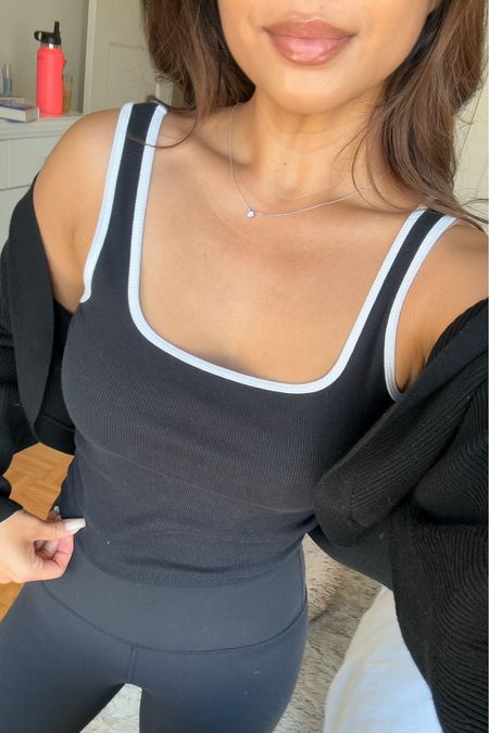 Love this little square neck tank and the white lining! TTS, wearing xs 