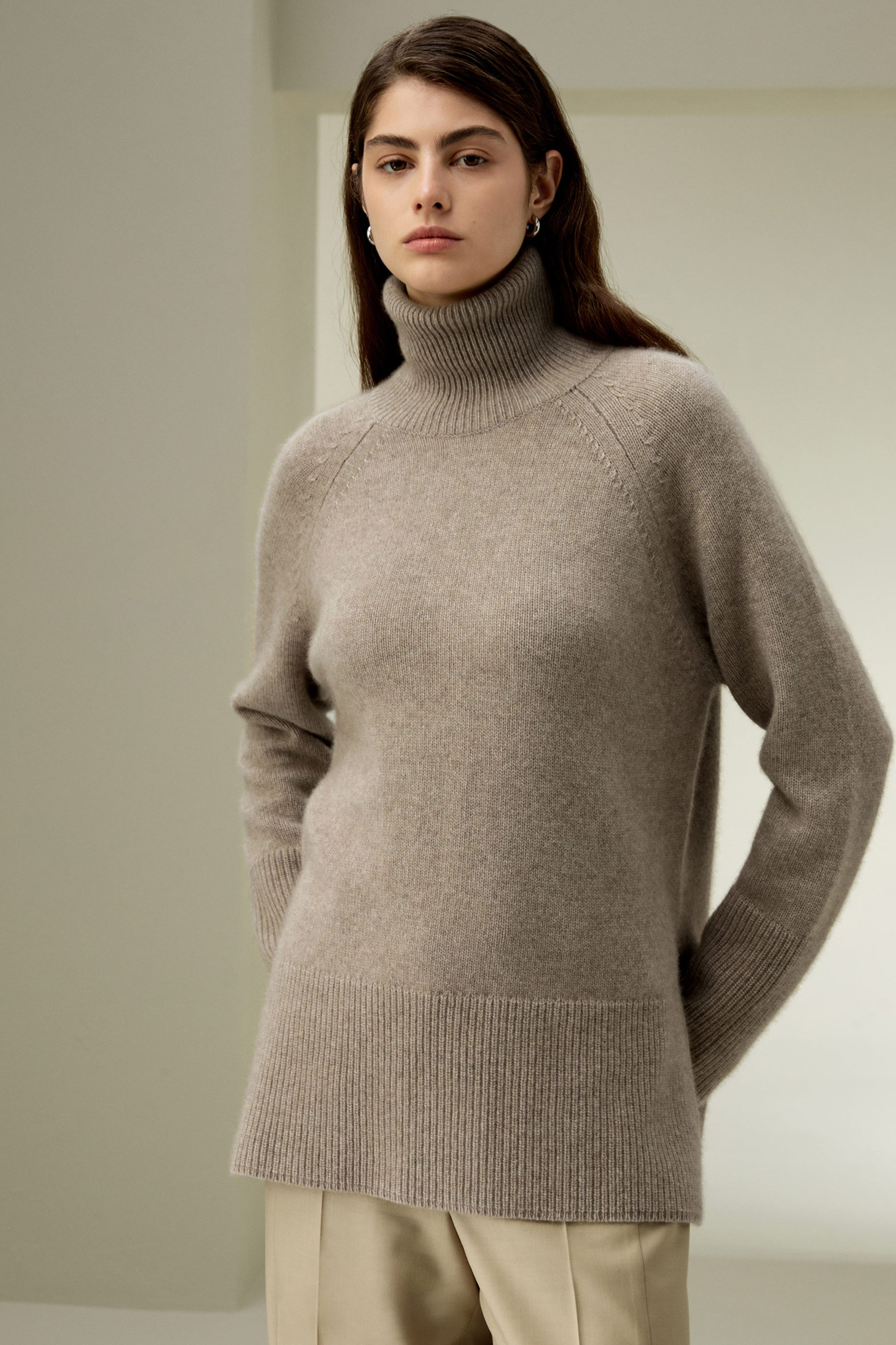 Lightweight Turtleneck Cashmere Sweater | LilySilk
