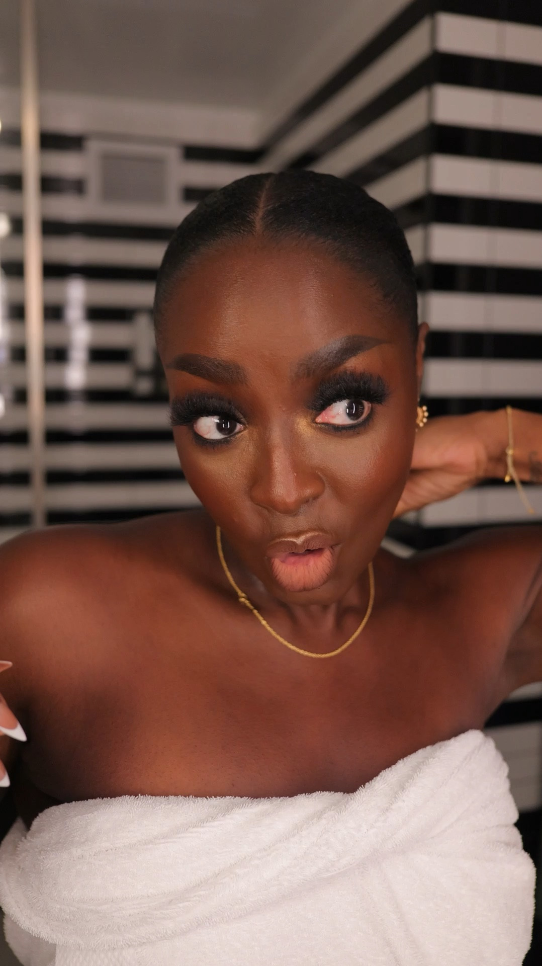  The amount of compliments I've gotten at #NYFW should be a crime! Not even jokin, ya girl smells delicious, if I do say so myself. #brownsugarbabe #lattafa #perfume #showerroutine #fragrance

Tag hotel in all hotel videos.

#LTKVideo #LTKNYFW #LTKBeauty