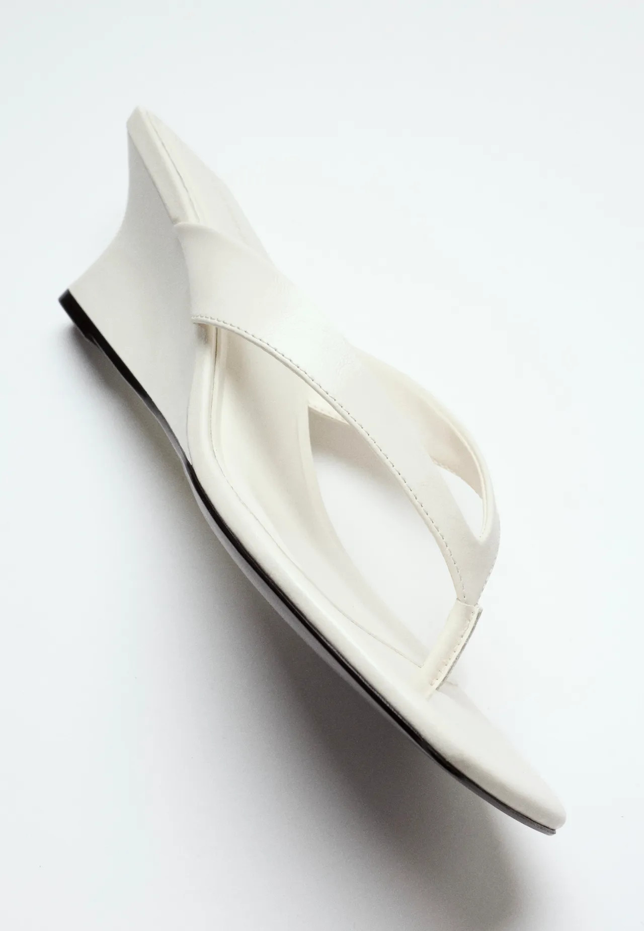 Thong wedge sandals | Stradivarius (UK)