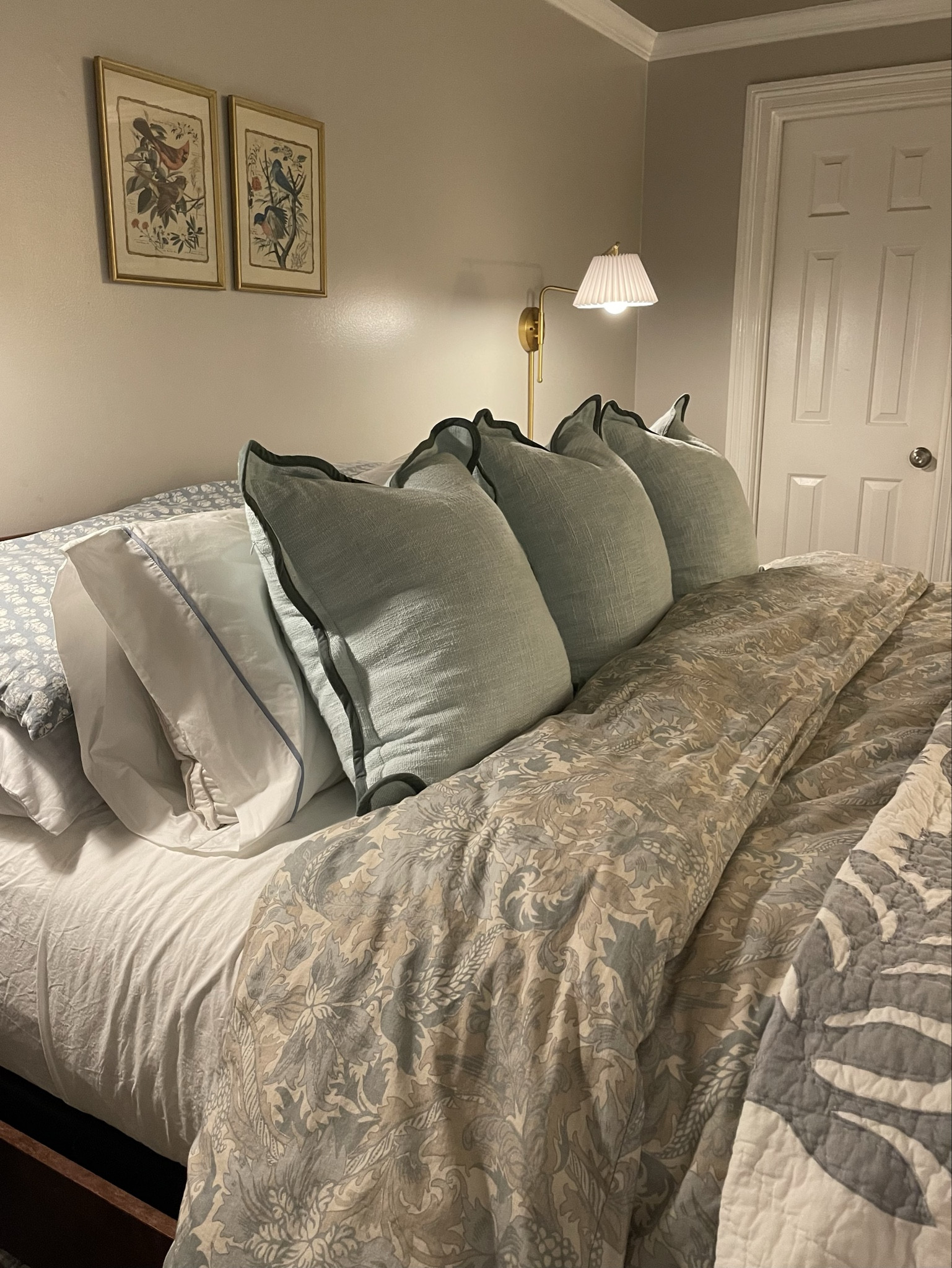 Nothing better than a freshly made bed! Sharing some of my bedroom favorites 🩵

#BedroomInspo #Bedding #ComfyBed #BedroomDecor #Cozy

#LTKHome