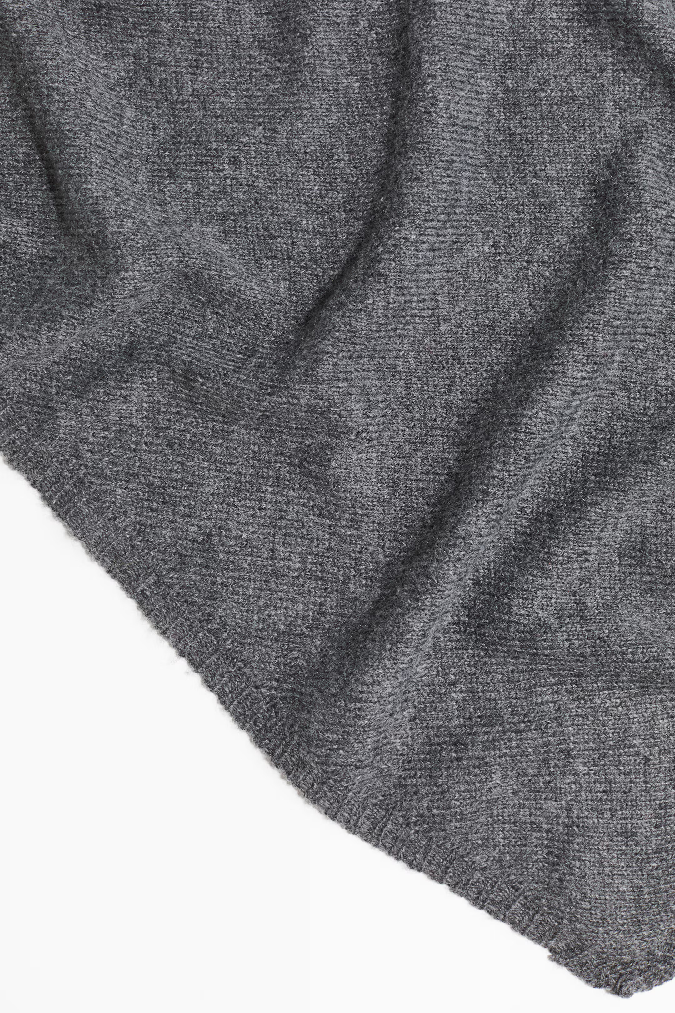 Fine-knit scarf | H&M (UK, MY, IN, SG, PH, TW, HK)