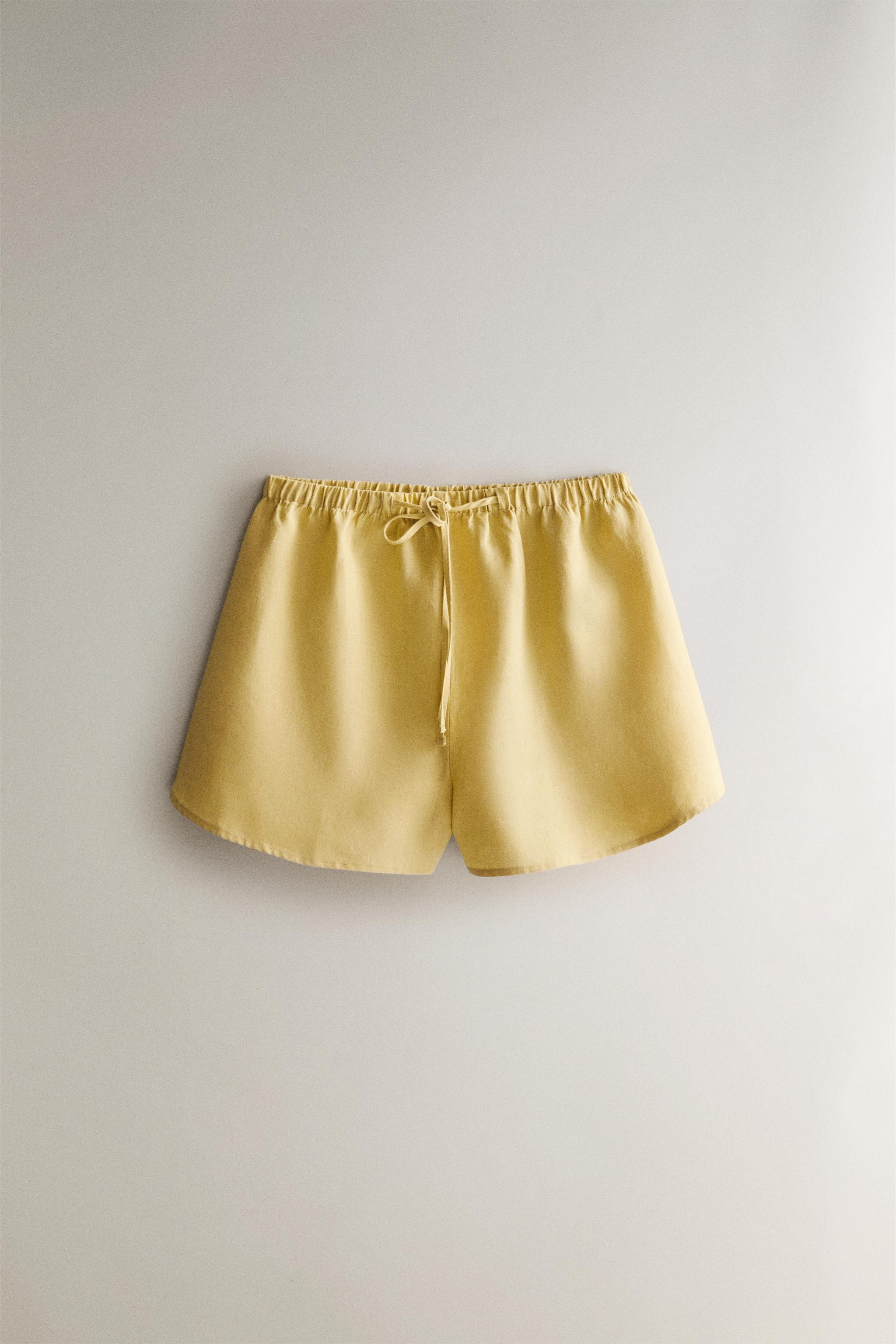 Shorts aus Leinen, unifarben, mit elastischem Bund und verstellbaren Kordeln vorne. | Zara DE