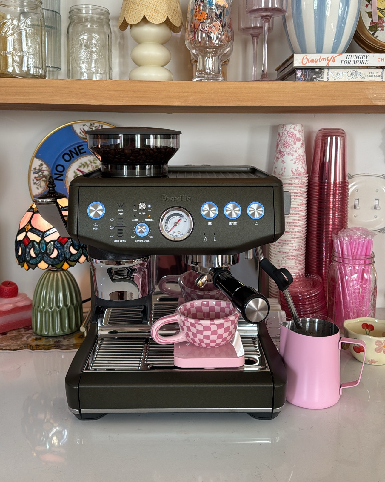 im officially a barista!!!🙂‍↕️ i love it 
Pink Scale is from; Lastaforest 
