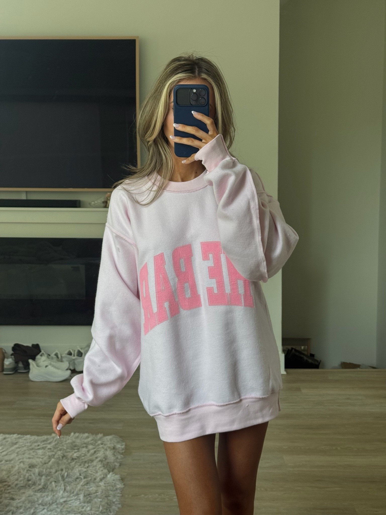 The BAR 🐬💘🫧🎀🩵 field day drop! Wearing a medium :)