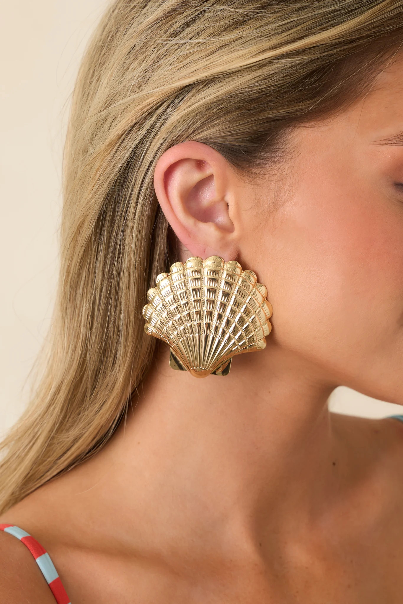 On A Beach Somewhere Gold Seashell Earrings | Red Dress