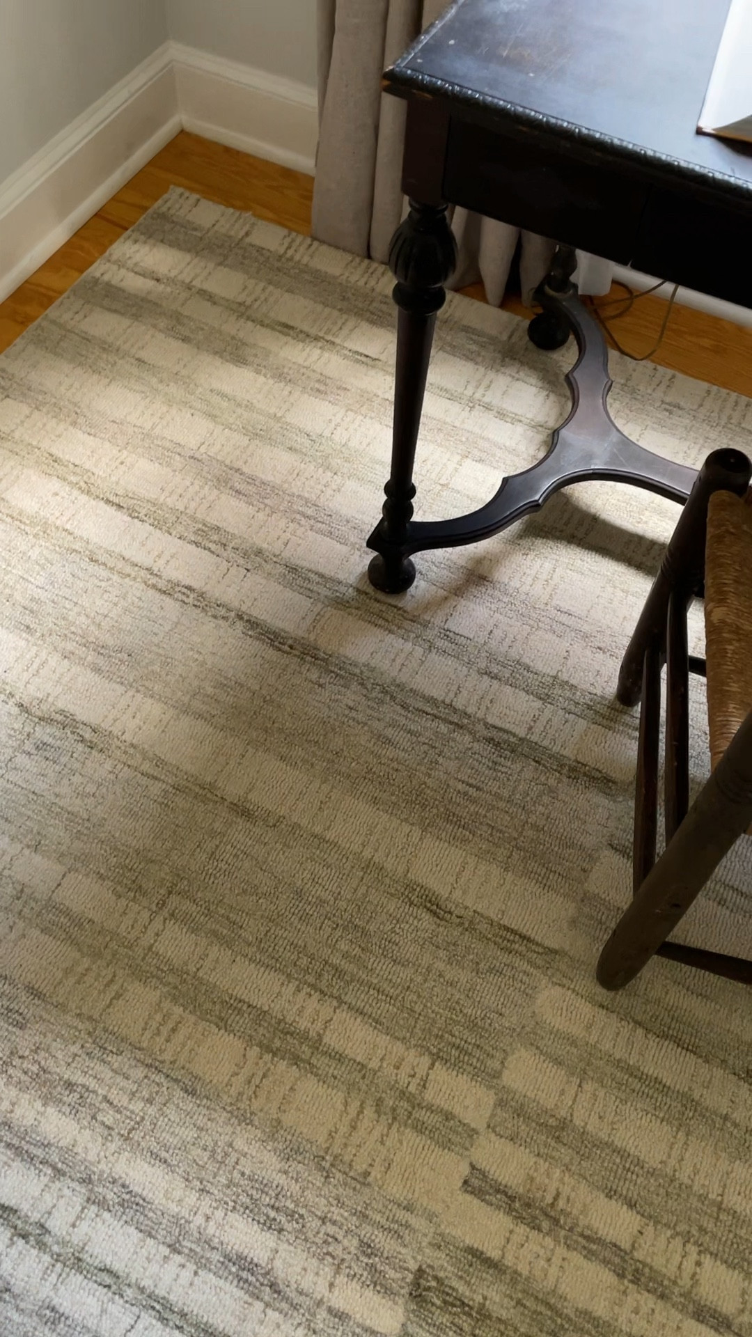 Geometric patterned rugs are coming back and I for one welcome this change. I rounded up 15 of my favorites from @wayfair. Some small and subtle patterns. Some bold and classic. #Ad, #WayfairPartner, #wayfair #PaidLink