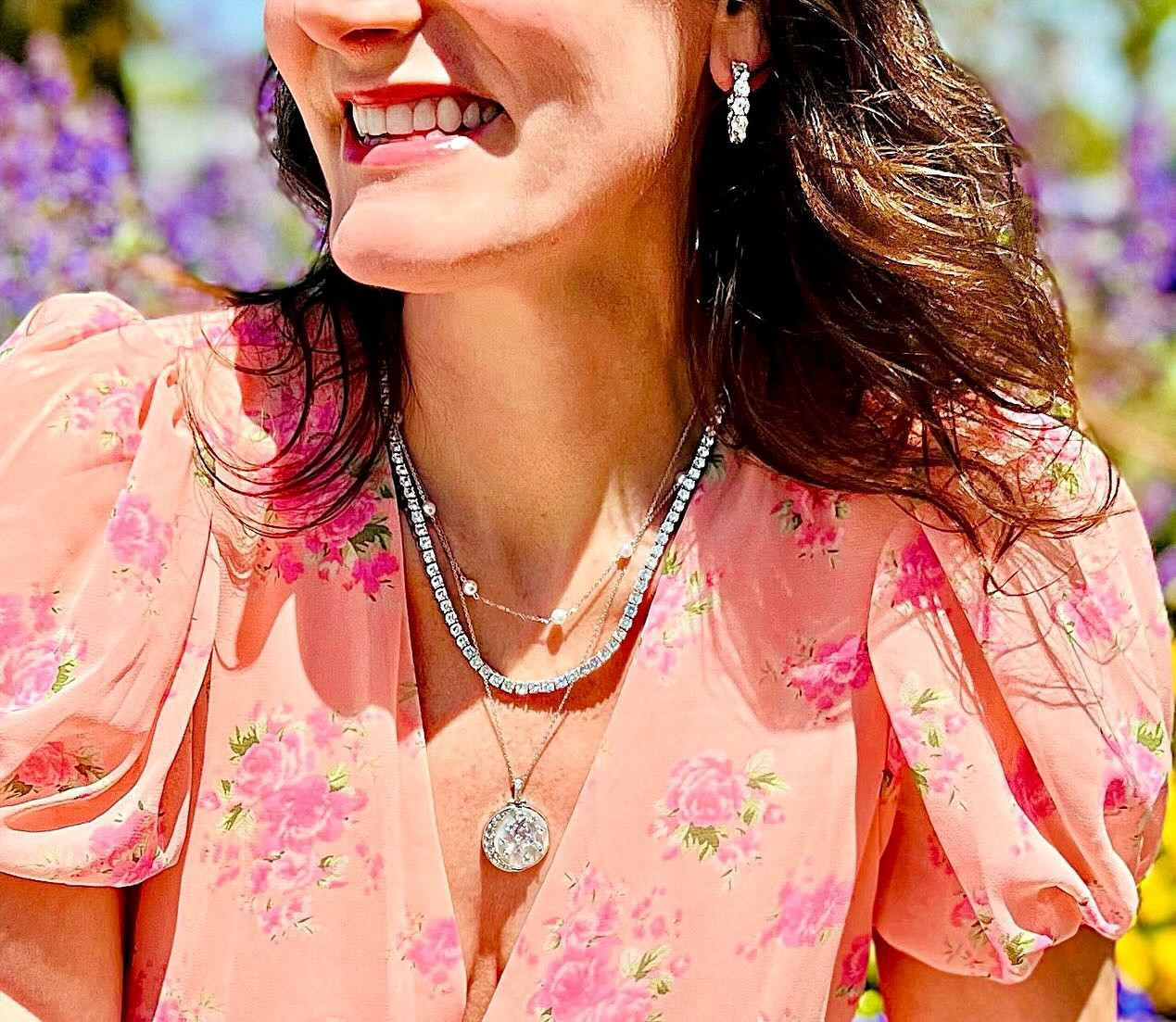 Feeling fabulous in my new diamond studded piece from Melinda Maria. This piece it a total necklace stack game-changer! #MelindaMaria jewelry is the perfect way to elevate any look. If you have been eyeing a fancy piece of Melinda Maria jewelry, now is your chance to score big. The Sweet Dreams Necklace (moon and star piece) is free with your purchase. This is the most generous Gift With Purchase Melinda Maria has ever offered. Use code GINNY for an extra discount on your new favorite sparkly piece of jewerly.

Flip through to my video to see the sparkle of this gorgeous necklace! 💎 ✨ 

.

.

.

.

.

.

.

.

.

#chicagoinfluencer #mominfluencer #momsofinstagram #melindamaria #mmabassador #myjewlery #bogojewelry #mmambassador #tinleyparkillinois #ilovejewelry #jewely #jewelryaddict #chicagoishmoms #chicagoburbs