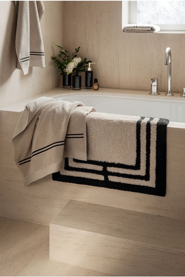 Thick Pile Bath Mat | H&M (US + CA)