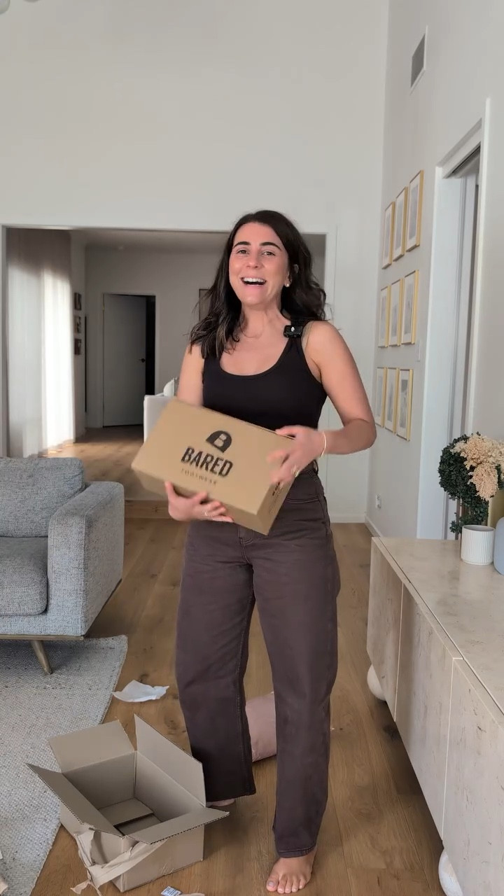 PSA the Chauna's now come in choc suede too! I love @baredfootwear's tailored fit options because we all know how hard it is to find the perfect fitting closed toe shoe right?

This week I'll be sharing a few looks to wear with loafers but tell me what your favourite combo to wear them with?

For links to all of the colourways and a few other favourites from the AW collection comment SHOP and I'll send them straight to your DM's x 

#bared #gift #loaferseason