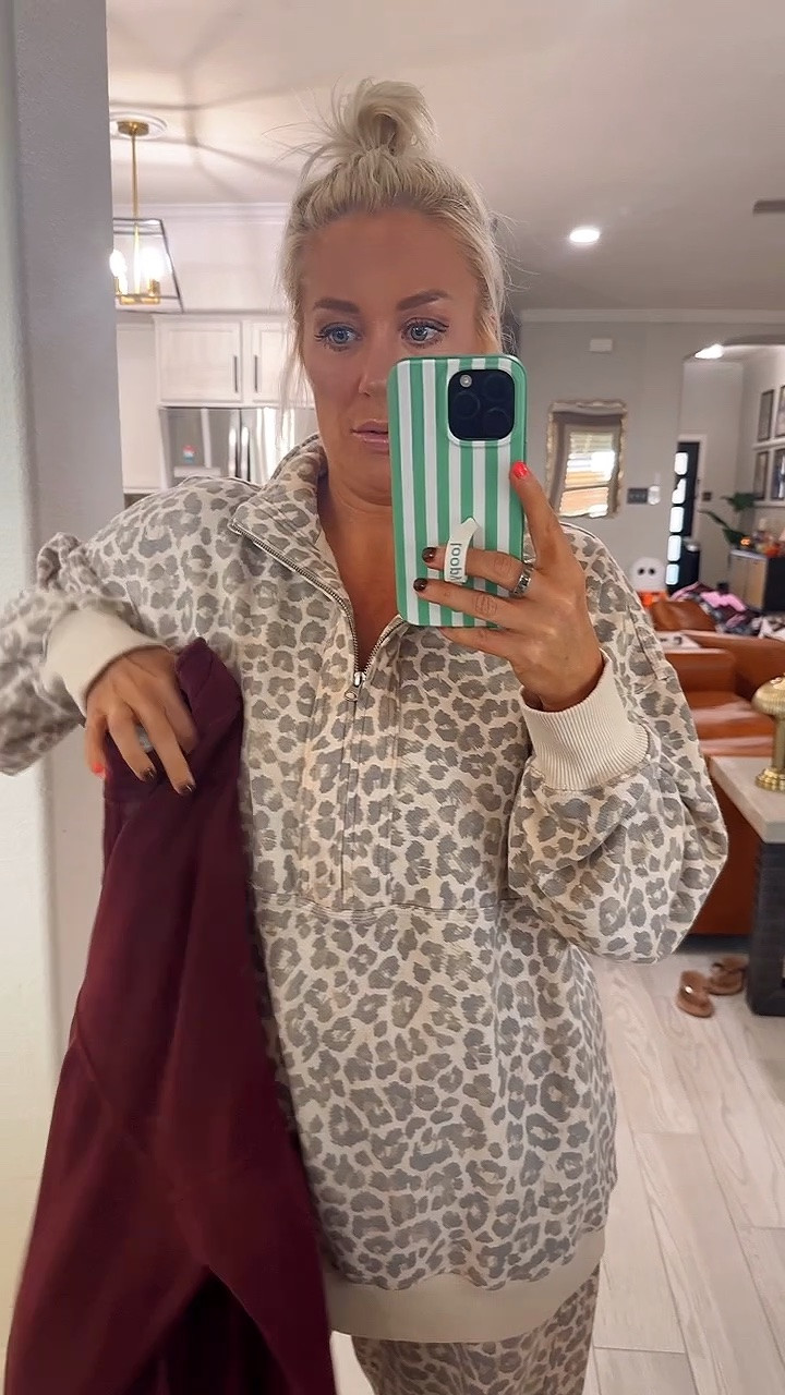 The best pullovers from aerie now in a zipper option , SO GOOD! Size small