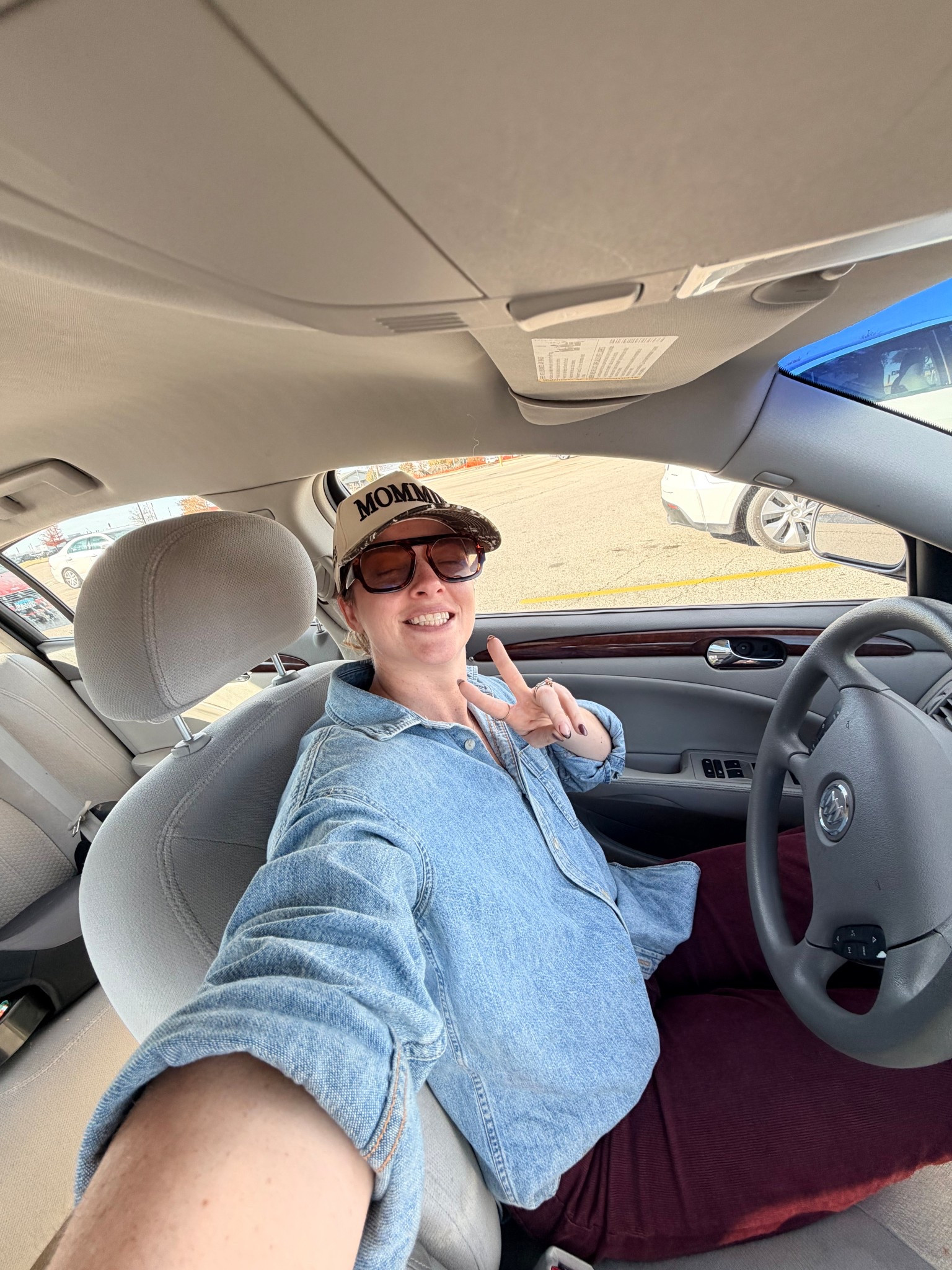 Quick little car selfie with the OOTD 

Burgundy
Corduroy 
Affordable Finds
Denim shirt 


#LTKPetite #LTKSeasonal #LTKFindsUnder50