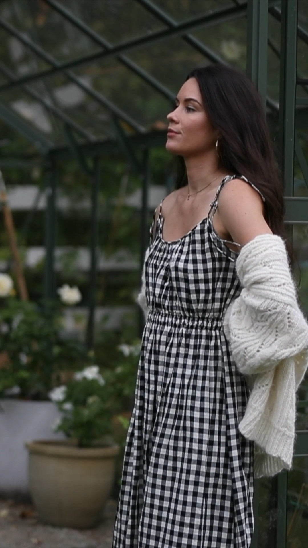 Spring dresses are my favorite, and this midi style is one I would buy again.

It’s flattering, breathable, and easy to re-style multiple ways:
• With a knit for cooler mornings
• With sandals for warmer afternoons
• With a woven bag for casual weekends

All sources linked here.


#LTKootd #LTKSeasonal #LTKSpringSale