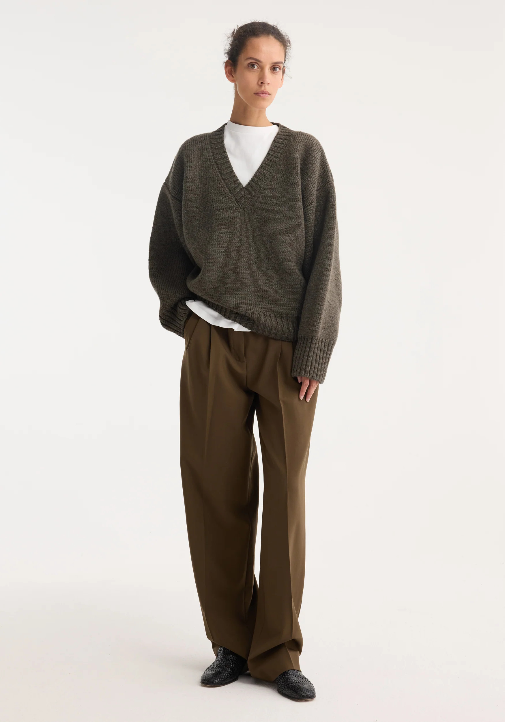 sculptural compact v-neck | forest melange | Rohe