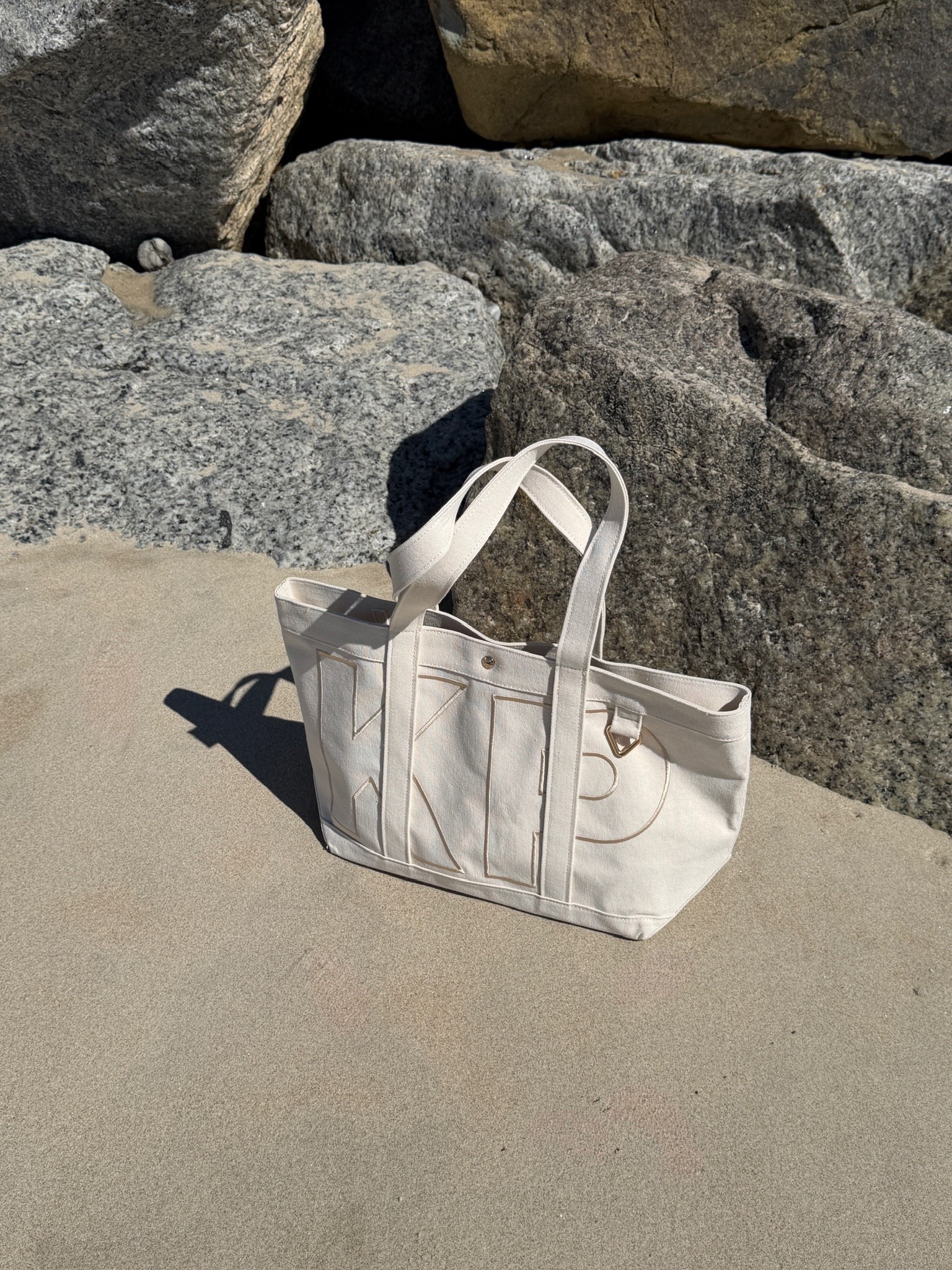 Size medium! #kathleenpost

Beach bag, farmers market tote, custom gift idea, custom tote, monogrammed tote