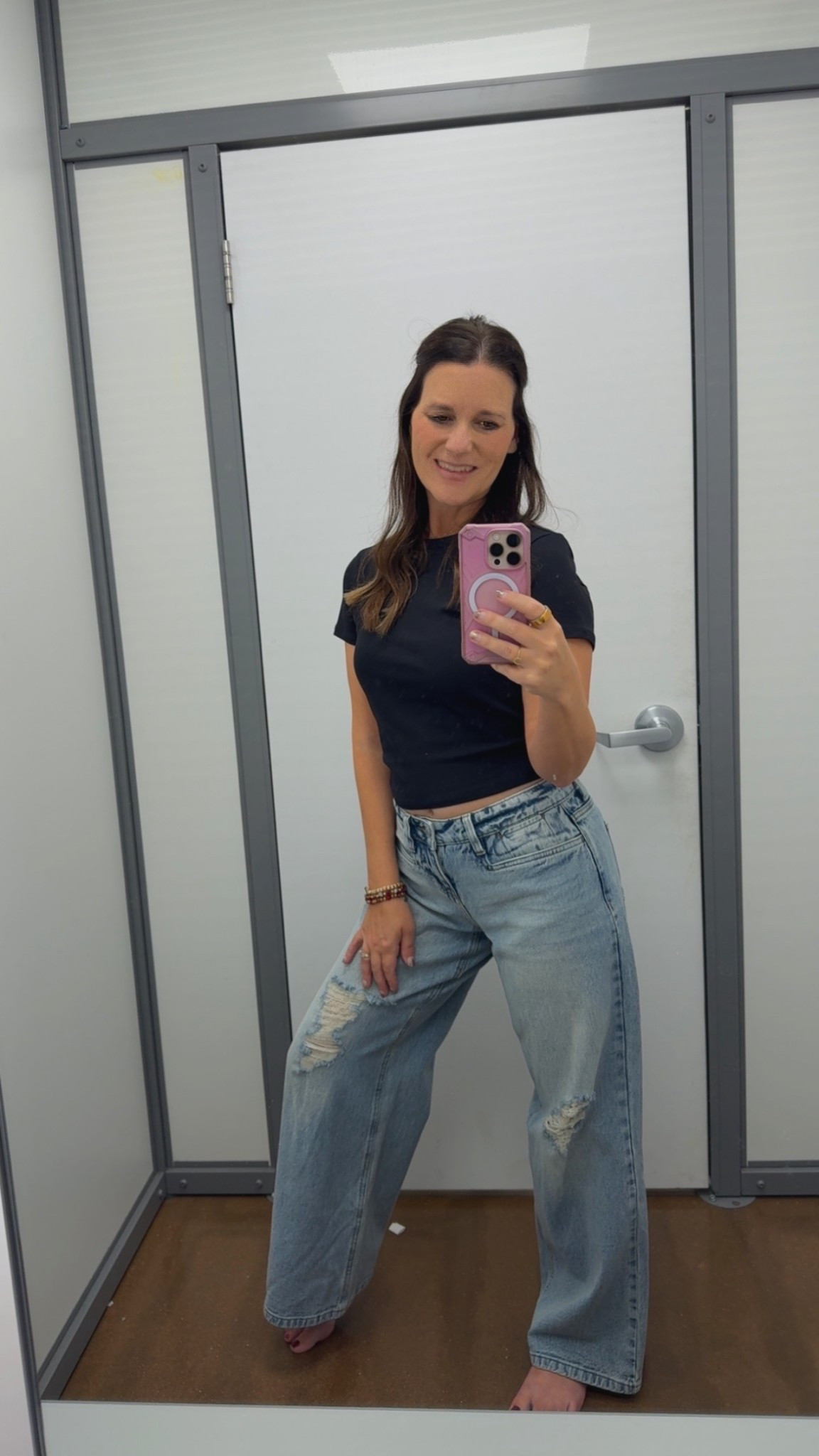 Two must have closet staples!! These super comfy jeans and one of my favorite basic tees! Both would make the perfect gift! 

For reference I’m 5’2 & 120lbs wearing a size 00 in the jeans and a medium in the shirt. 

#LTKCyberWeek #LTKGiftGuide #LTKHoliday