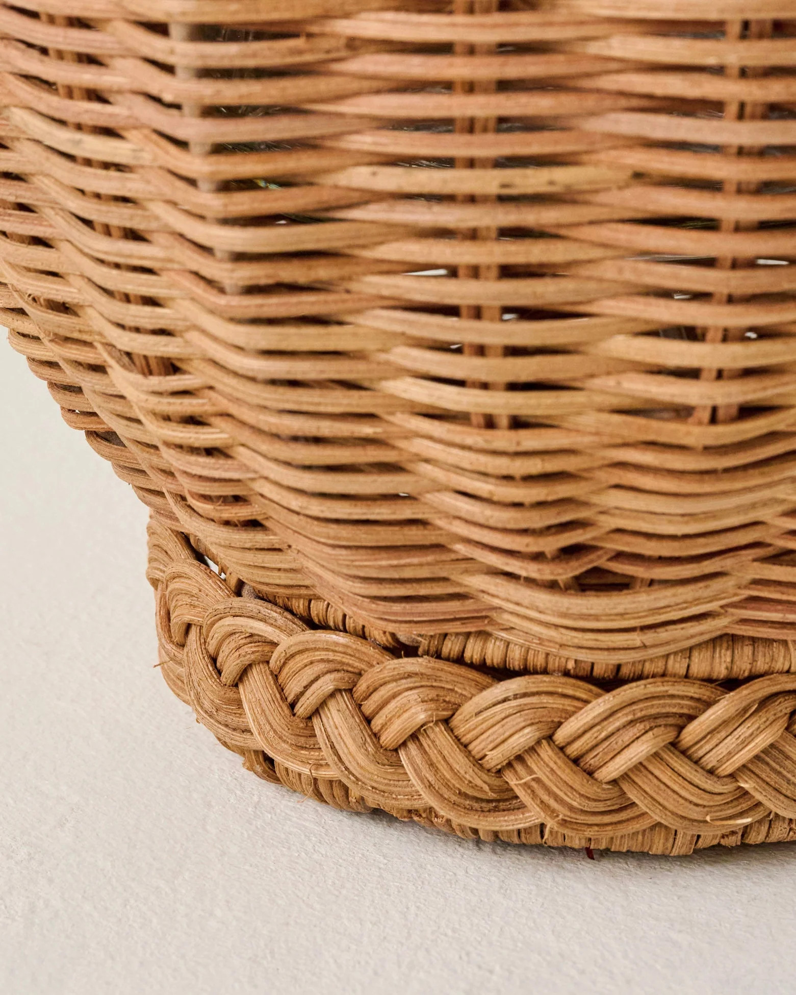 Round Rattan Vase | Magnolia