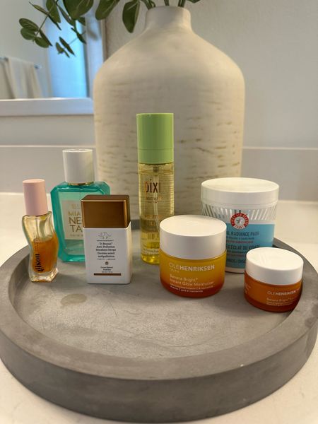 My light morning routine! 

Skincare routine - routine - morning routine - skincare - perfume - makeup 

#LTKBeauty #LTKItBag