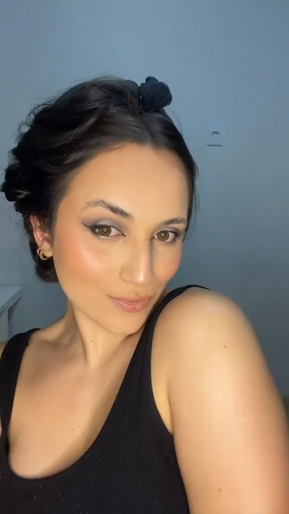 tutorial de maquiagem metalizada fácil, usando produtos incríveis da Océane, que eu indico muito! 👽#TeoriaNaPraticaLTK 

#LTKbeauty #LTKbrasil