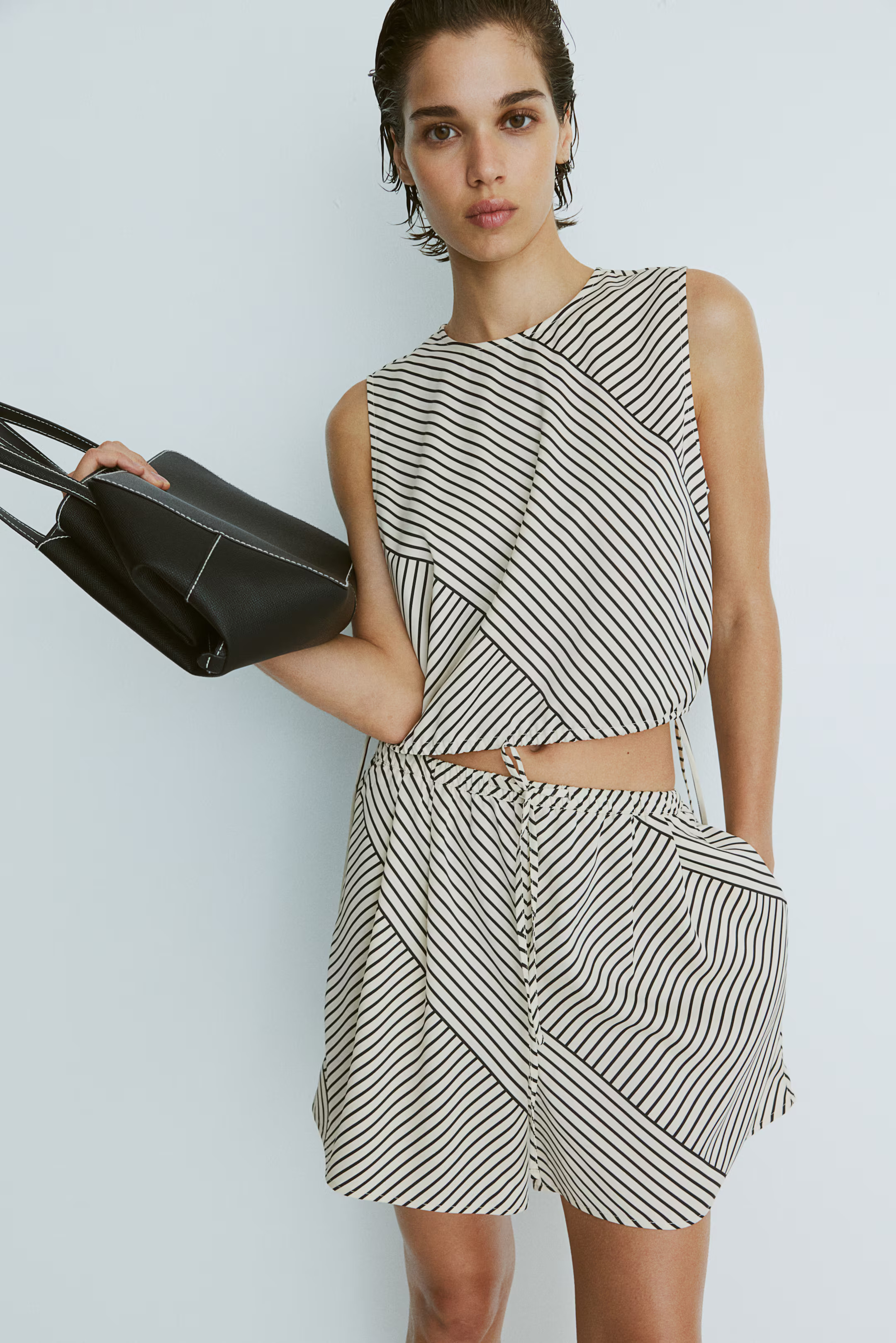 Drawstring shorts - High waist - Short - Cream/Striped - Ladies | H&M GB | H&M (UK, MY, IN, SG, PH, TW, HK)