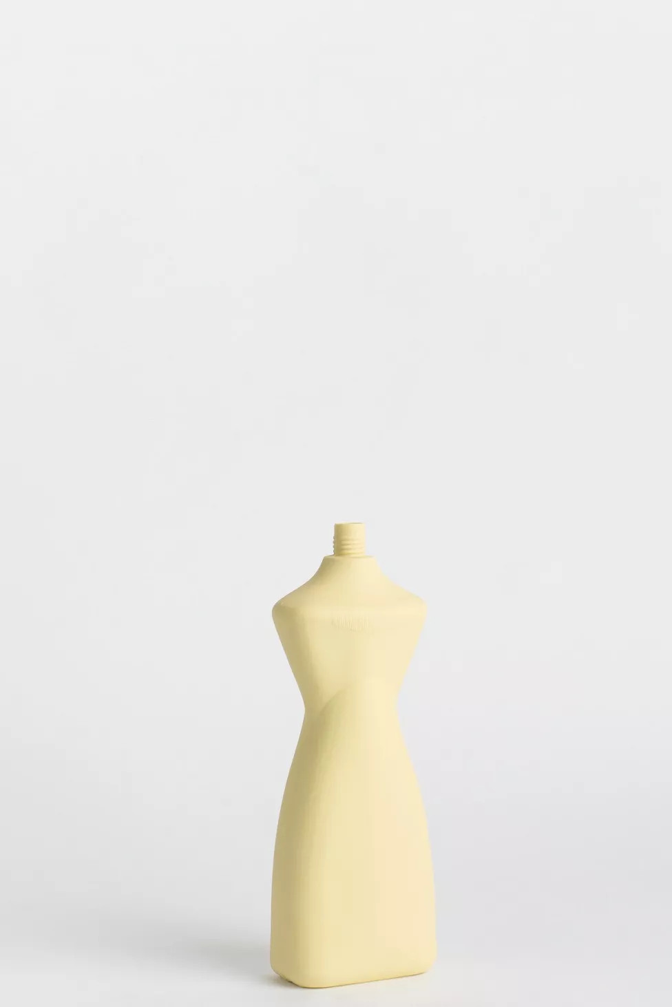 Middle Kingdom x Foekje Fleur Porcelain Curvy Vase | Urban Outfitters (US and RoW)