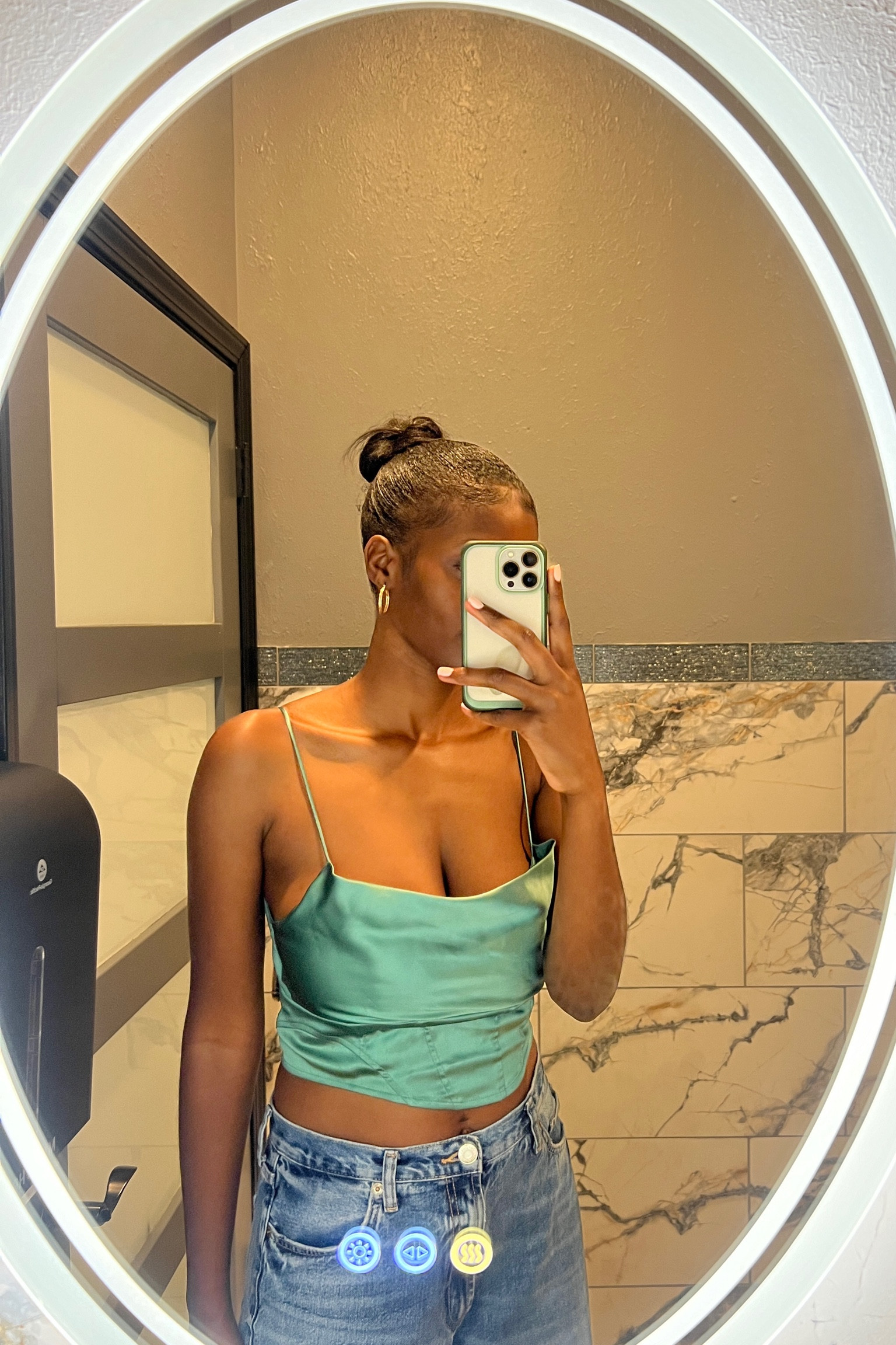 Love a mirror selfie 

#LTKStyleTip #LTKBeauty