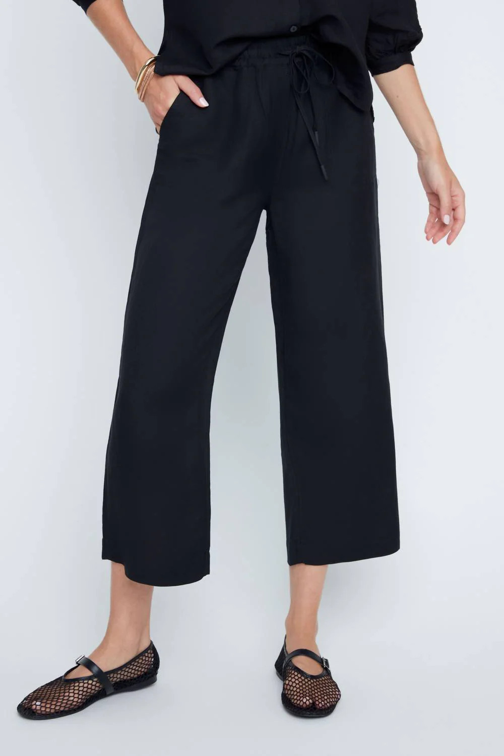 Blush Breeze Linen Cropped Pants In Black | Shop Simon