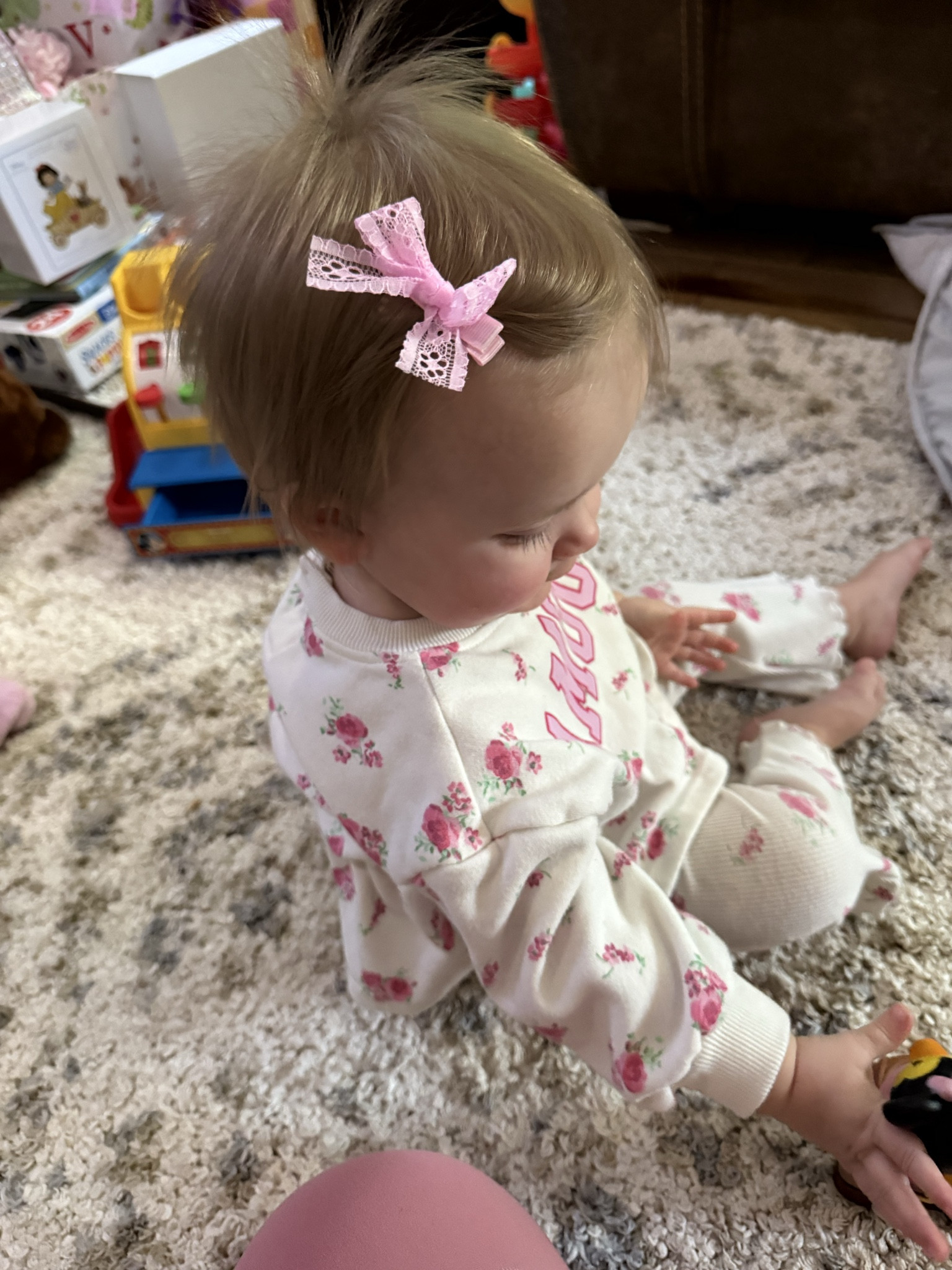 This little sweatshirt is so freaking cute 

Baby girl outfit// baby Valentine’s Day outfit 

#LTKBaby #LTKootd #LTKValentine