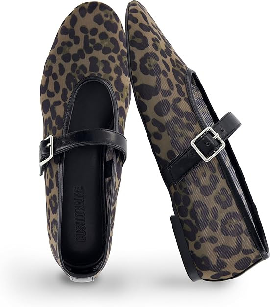 CUSHIONAIRE Zapatos planos Mary Jane con estampado de leopardo Moma para mujer, correa de hebilla... | Amazon (US)