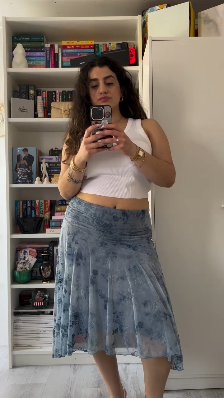 every girl needs her essentials, especially when your phone case is also a mirror✨ | @burgaofficial #itgirlessentials #giftedbyburga #burgaofficial #burgacases #pinterestgirls #ootd

#LTKstyletip #LTKeurope #LTKsummer