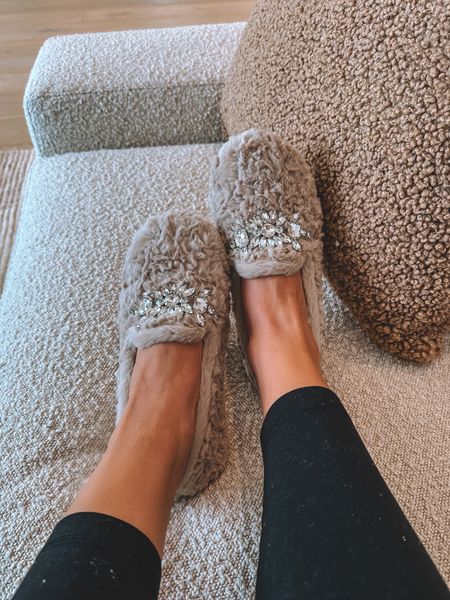 The most beautiful & cozy slippers! Perfect gift idea 🎁