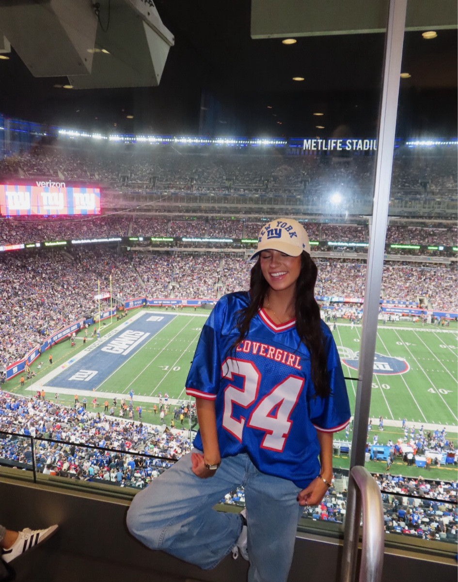 Everyone always asks me about these jeans!! 

Fall outfit 
Denim 
Jeans 
Game day outfit 
Fall style
Fall fashion 

#LTKFindsUnder100 #LTKStyleTip #LTKSeasonal