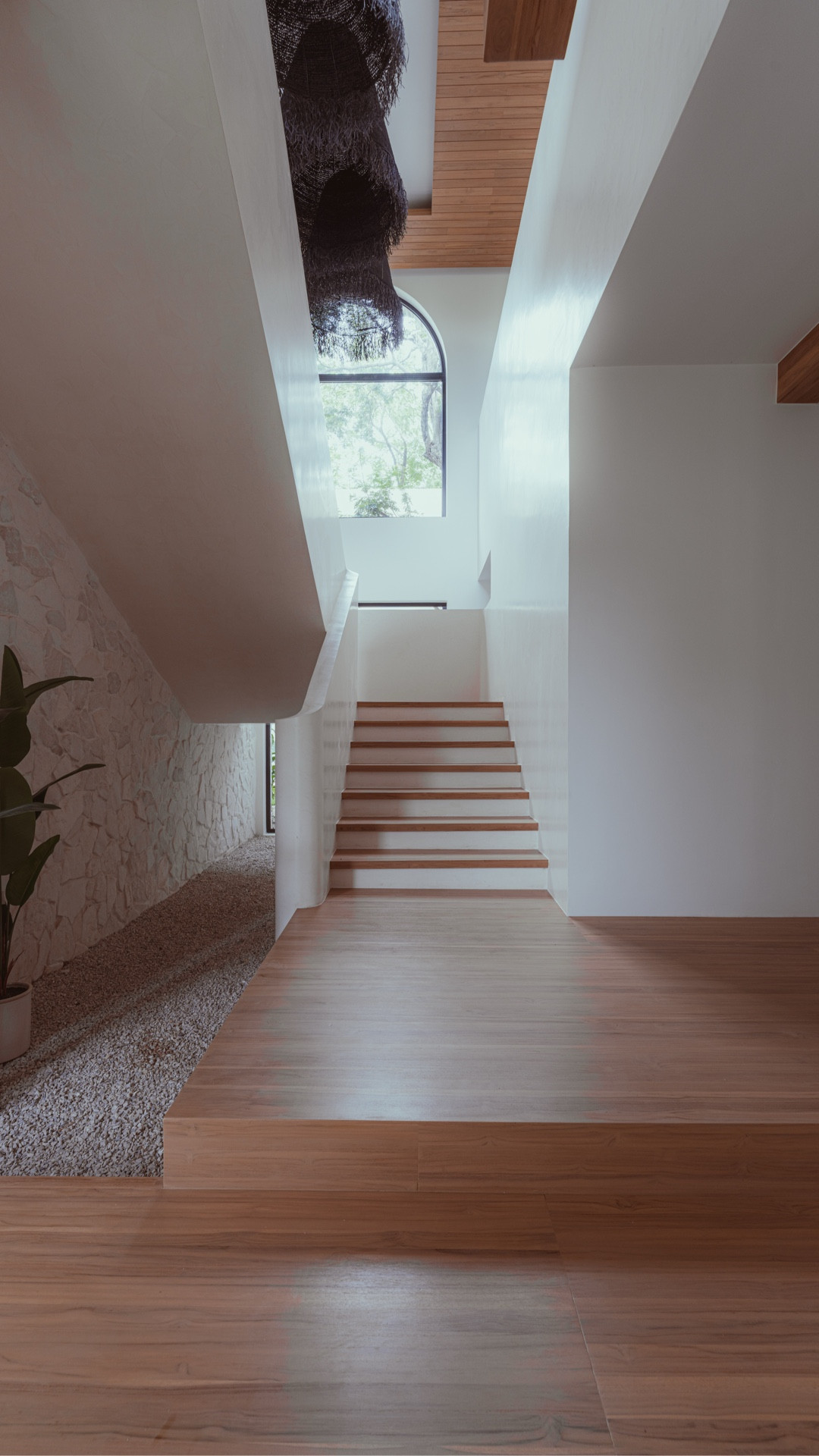 After 2 years in the making, Villa Nya’s staircase is finally complete and giving all the Costa Rica vibes! 🌴 Stunning, gorgeous, and everything we dreamed of! 🌊

#homedesign #staircase #interiordesign