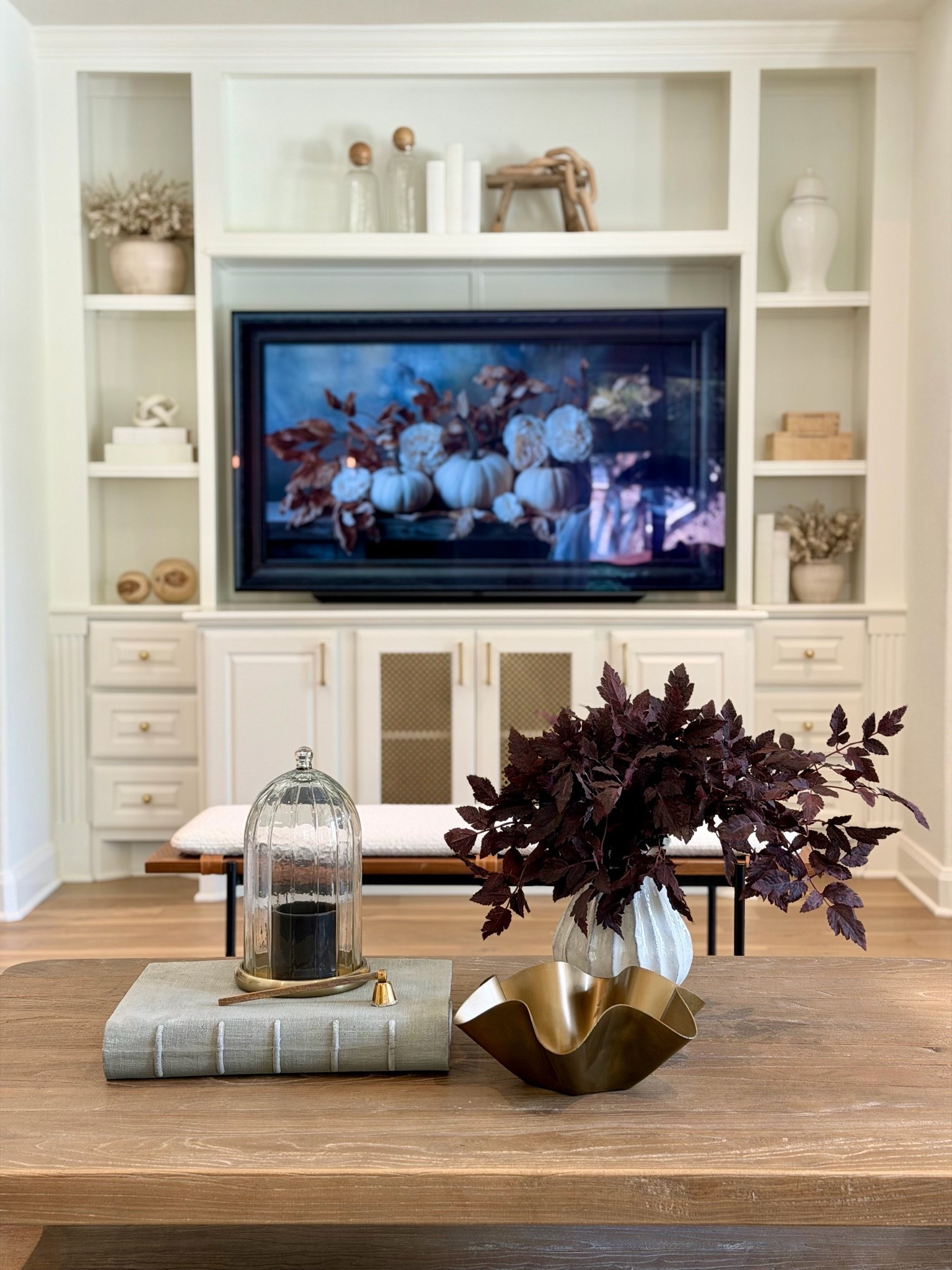 Loving this new glass & brass cloche🍂

Fall decor
Fall styling
Coffee table styling

#LTKHome #LTKSeasonal