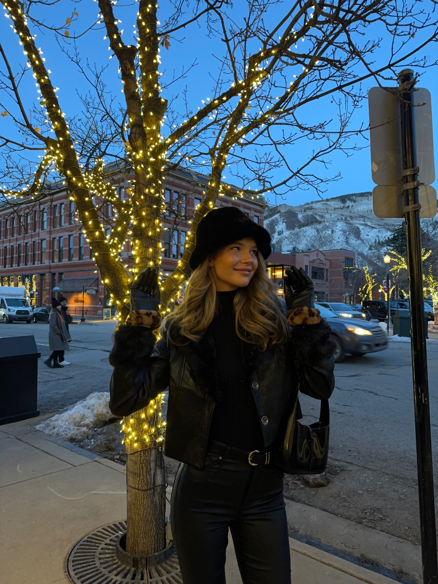 an evening in Aspen 

#LTKtravel #LTKSeasonal #LTKfindsunder50