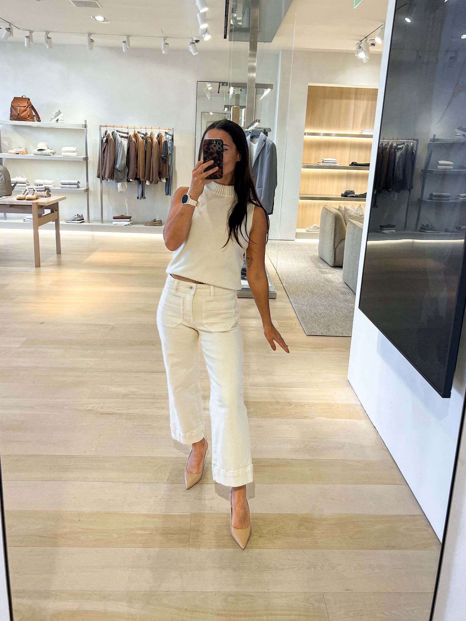 ✨ Effortless in ivory ✨
A monochrome moment that feels polished yet easy—perfect for transitional days. 

# #LTKstyle #neutraloutfit #chicandminimal


#LTKWorkwear #LTKOver40 #LTKStyleTip