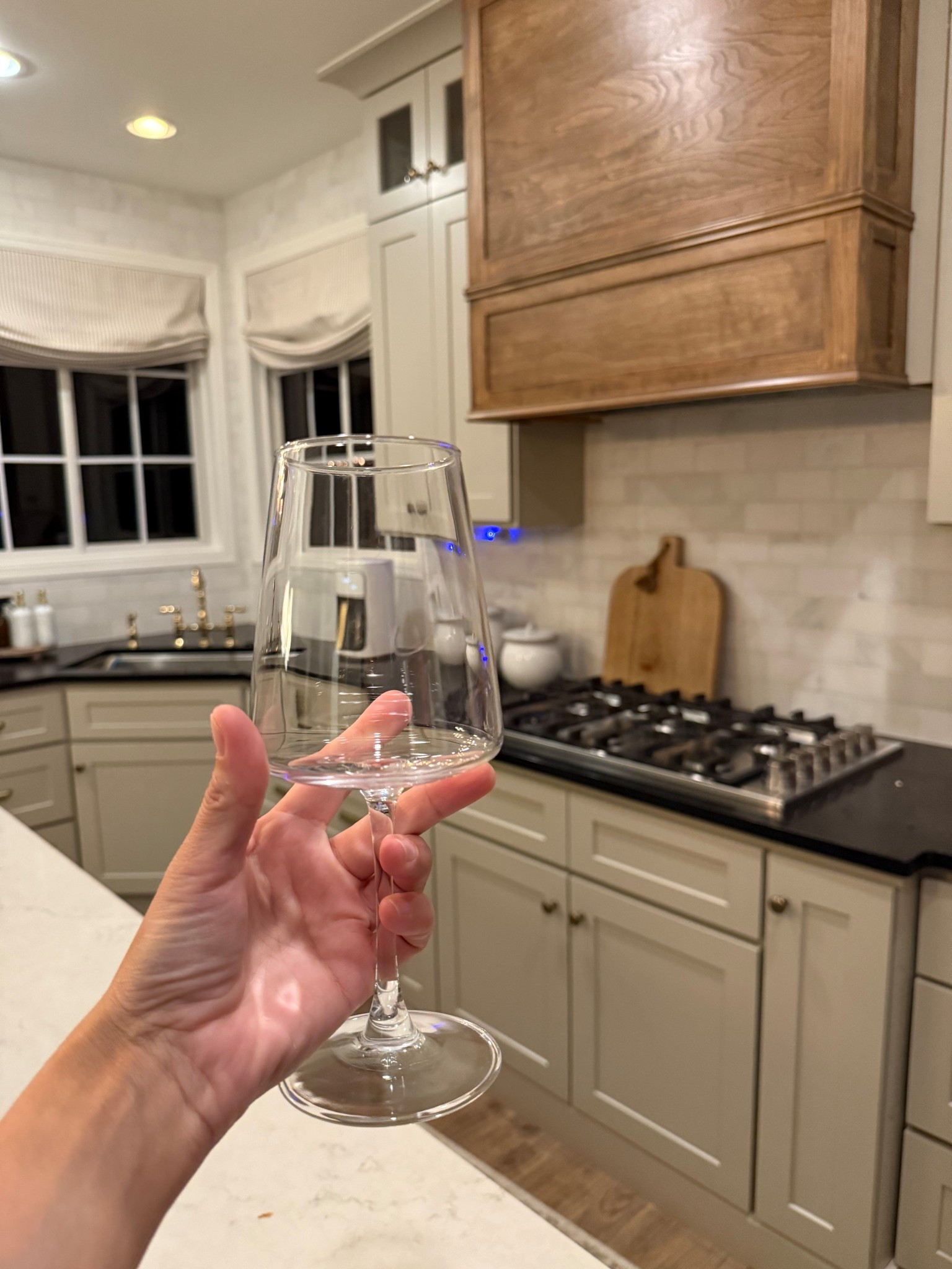 White wine glass set of 4 for under $10! Perfect for hosting or even gifting this holiday season 🤌🏻

#LTKHoliday #LTKGiftGuide #LTKHome