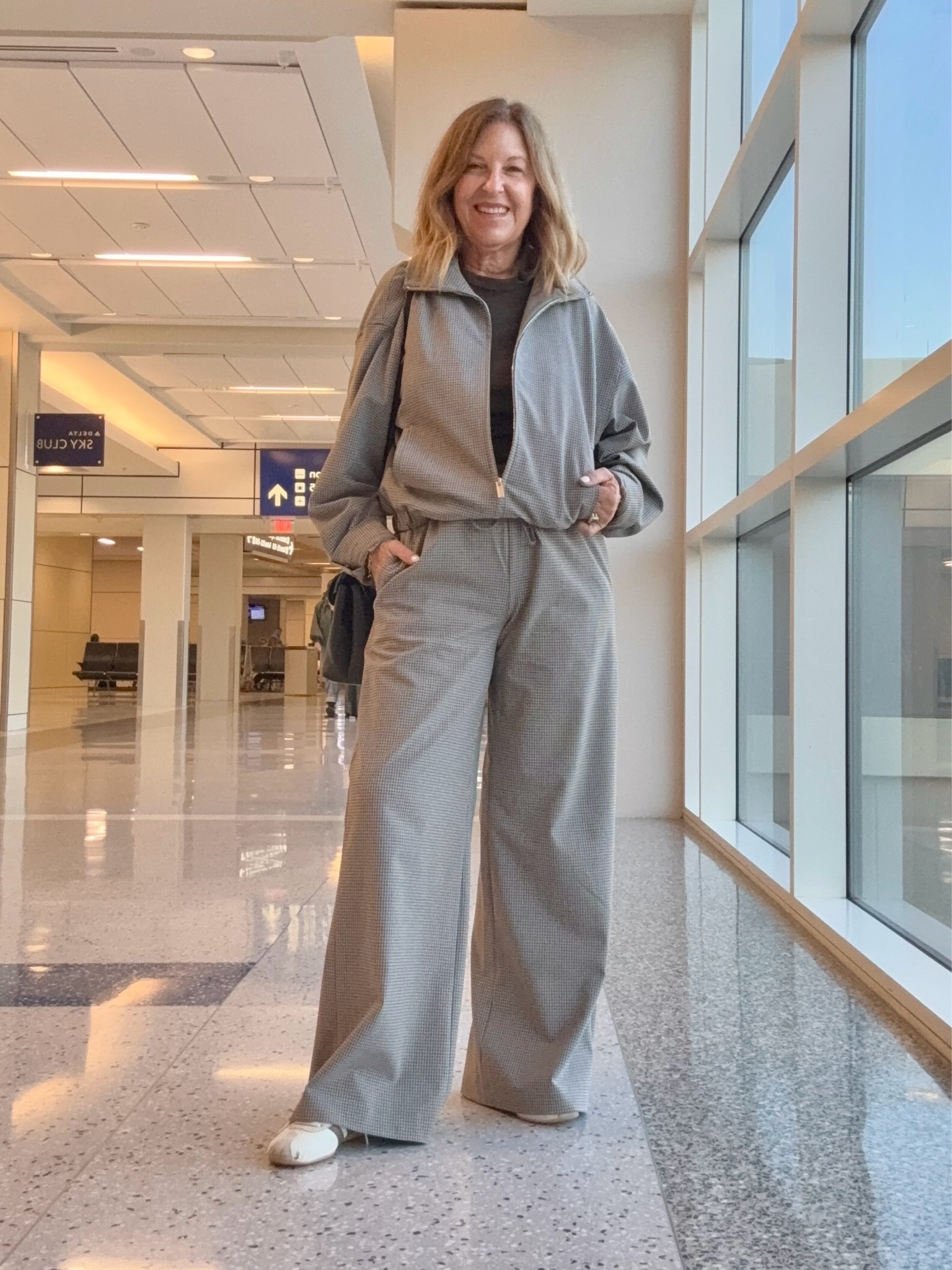 Very early travel fit by Aritzia.  So comfortable, styled with sneakers, but I’ve worn it with heels too.

#LTKCon #LTKTravel #LTKOver40