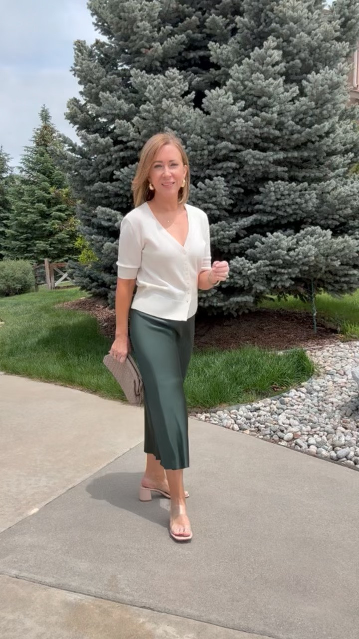If you love the look of high-end, sophisticated fashion but prefer a smart budget, you’re going to love Quince. You don’t need to spend a fortune to look completely put-together, you just need to know what fabrications to look for.

Here is how I build an expensive looking capsule using my top favorite pieces:

🌿 The Washable Silks: Pure elegance without the dry cleaning bills. My slip skirt has the most beautiful drape and goes straight into the washing machine. 

🧶 The Mongolian Cashmere: Unbelievably soft, lightweight, and the perfect everyday basic that never feels itchy. 

☀️ The European Linen: Breathable, structured, and perfect for creating that effortless chic vibe on warmer days. 

⚜️ The Finishing Touches: I pair these looks with 14k gold jewelry that never tarnishes, and top it off with structured Italian leather handbags that feature beautiful hardware and stitching.

#quincepartner 
@Shop.LTK
@Quince 
#liketkit