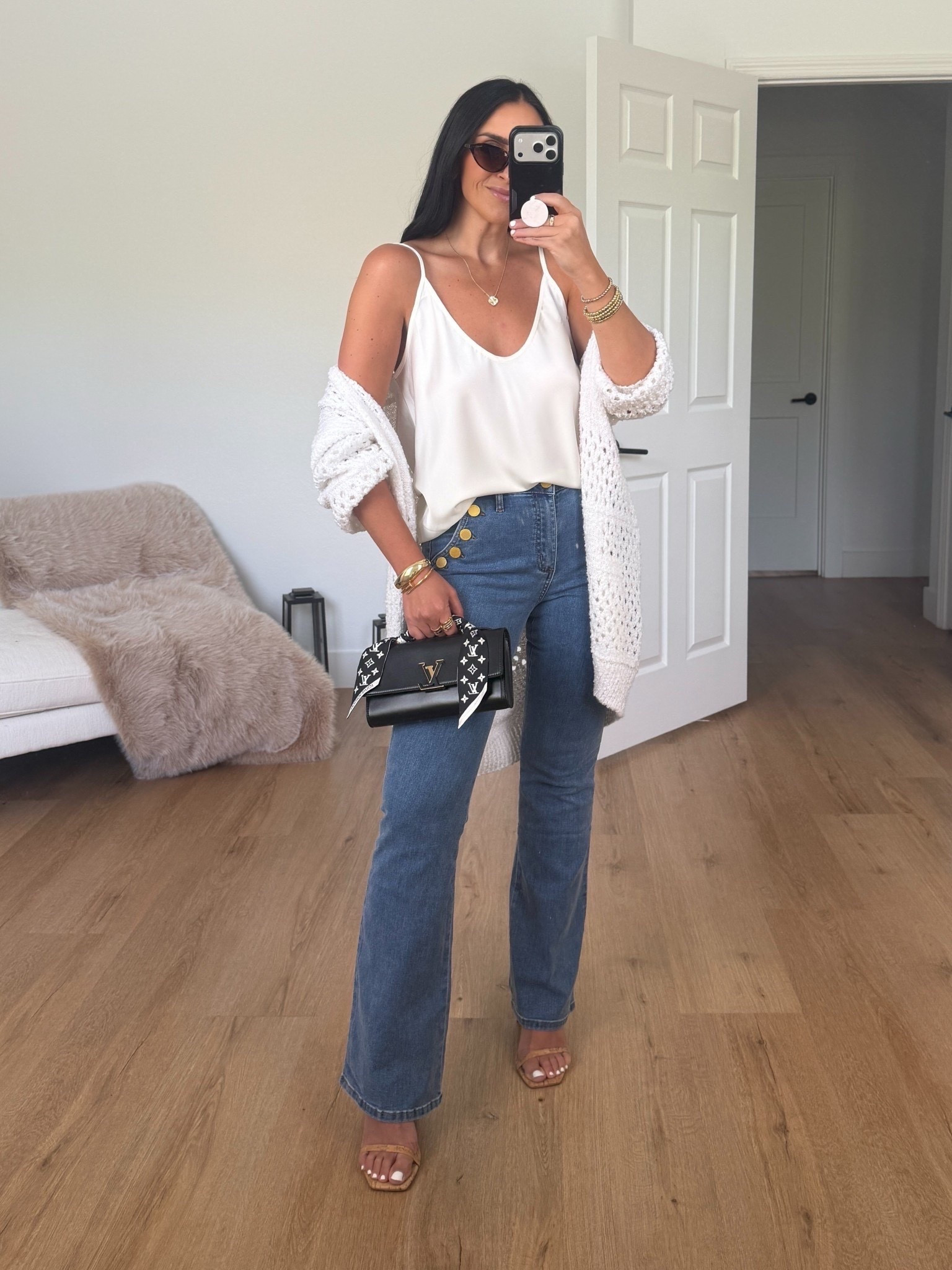 The noli shop Allegra bootcut jeans wearing size 27

The noli shop yara silk camisole wearing size medium but should have done a small
