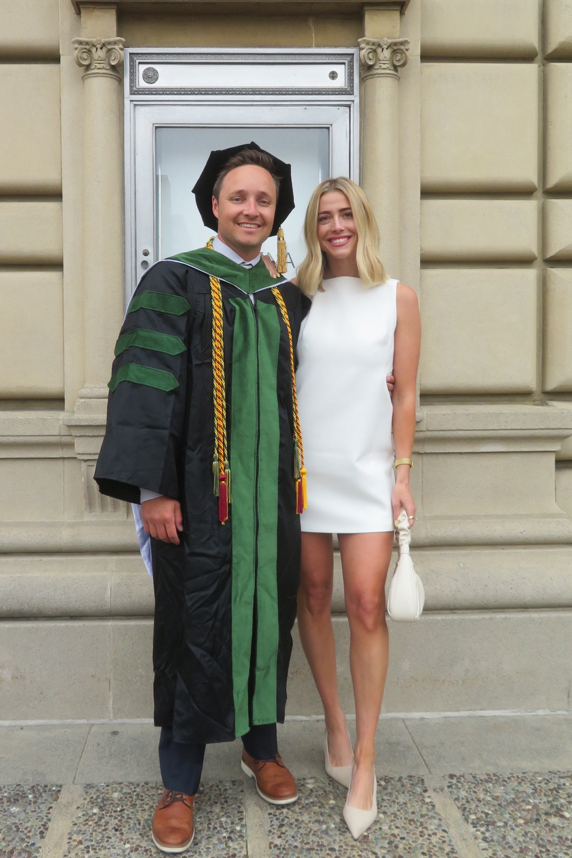 hm graduation dress Eco-Friendly Emerald Green High School Graduation Cap & Gown 54 (5'9