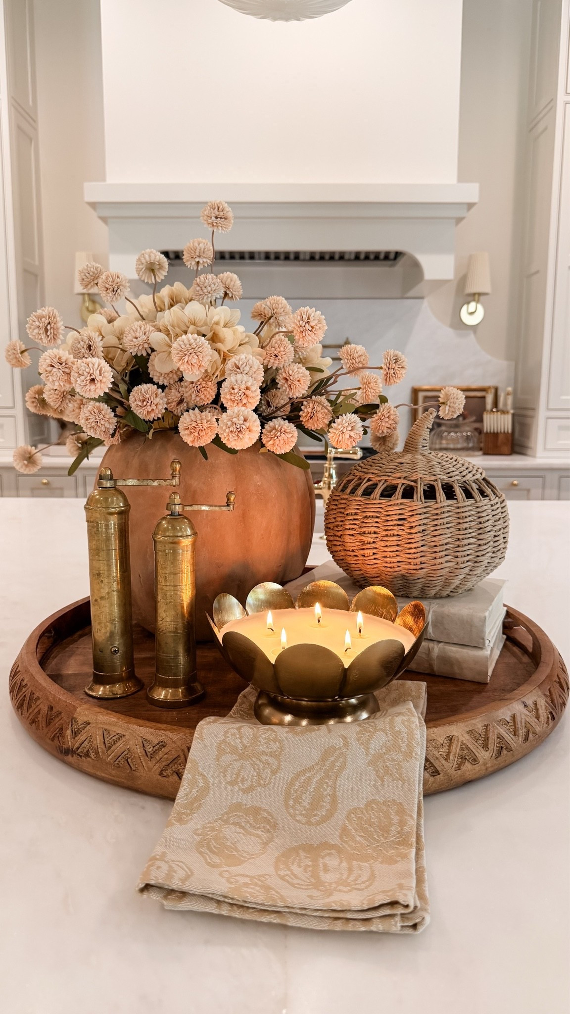 Neutral fall centerpiece

#LTKSeasonal #LTKHome