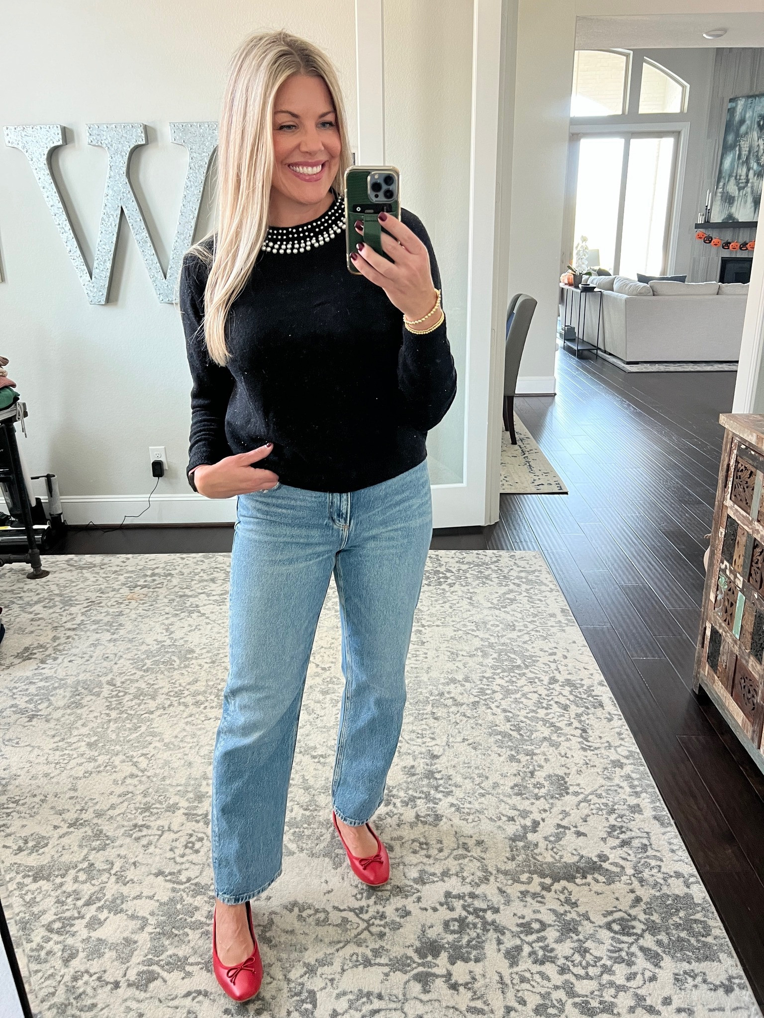 Fall Fashion Look

Use code 'FITMOMMING10' off your Gibson Look order (does not apply to sale items). 

Fall fashion  fall outfits  winter style  sweaters  flats  red flats  bow flats  black sweaters  women's jeans  winter outfits  FitMomming  

#LTKShoeCrush #LTKStyleTip #LTKSeasonal