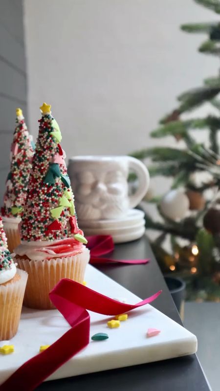 Make these fun and whimsical cupcakes for your holiday party! 

Christmas tree 


#LTKHoliday #LTKparties #LTKSeasonal