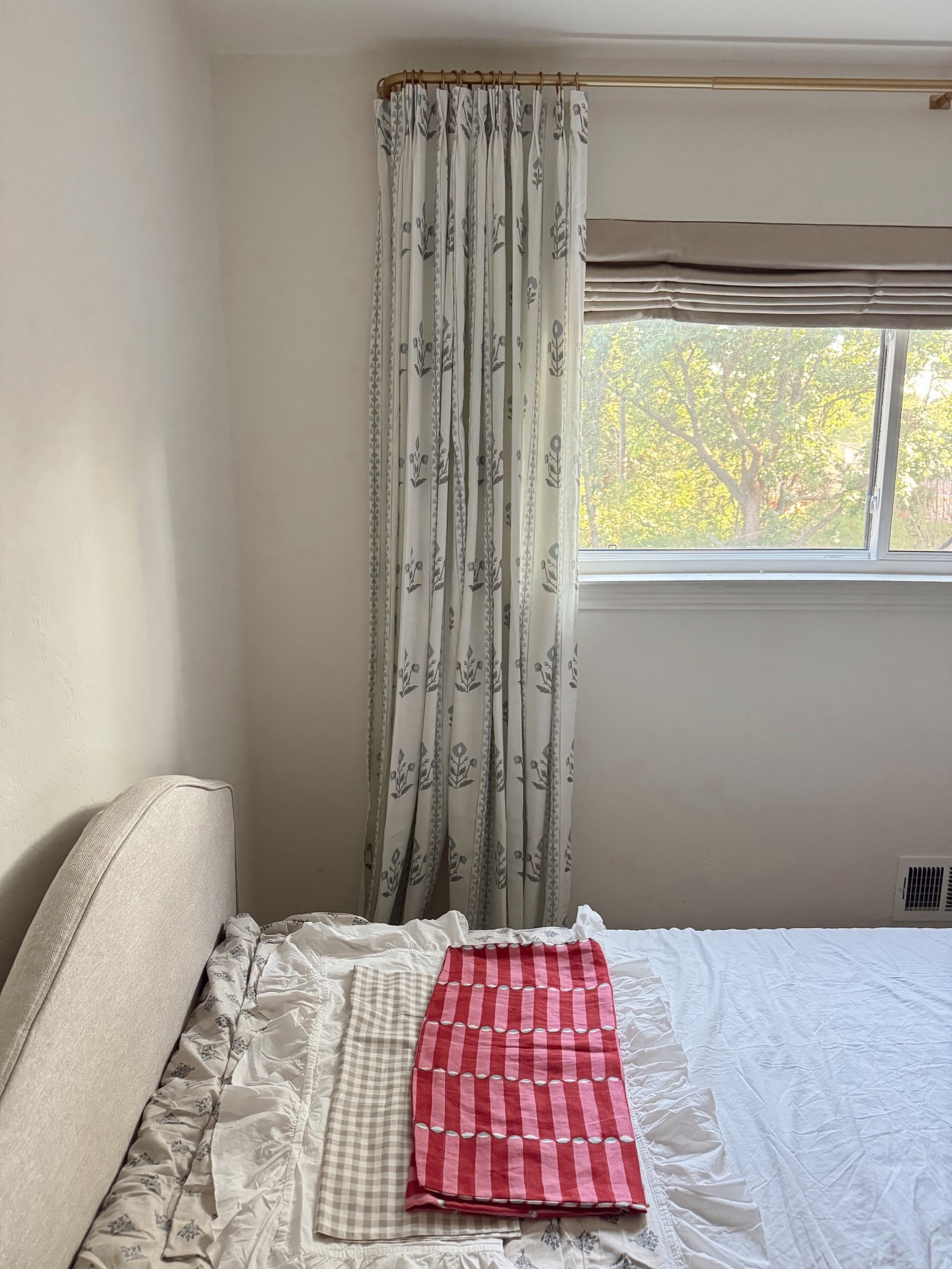 mix of high & low $ choices for a little girl’s bedroom 💕